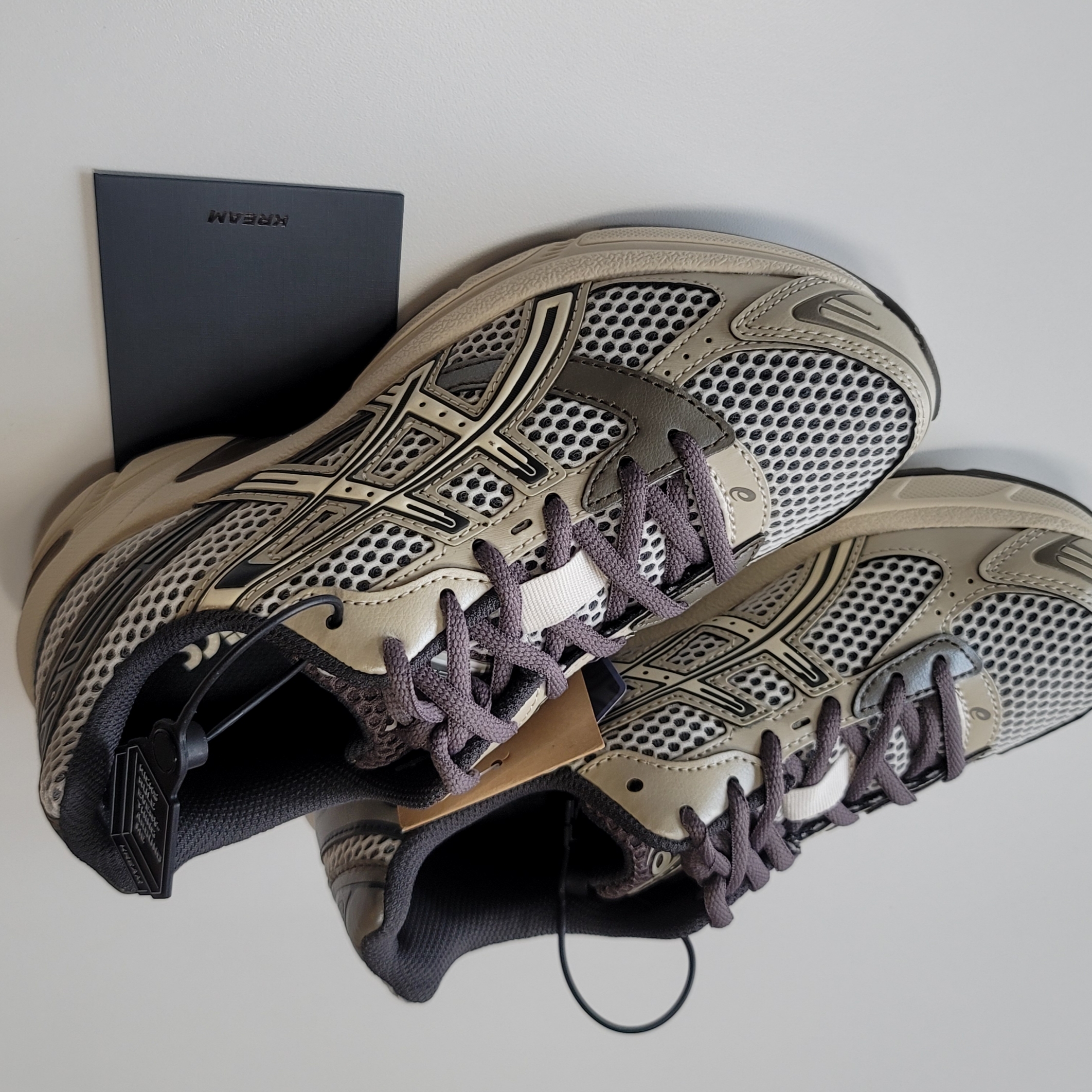Asics Gel-1130 Birch Dark Taupe - Korea Exclusive 착용 스타일 - 5