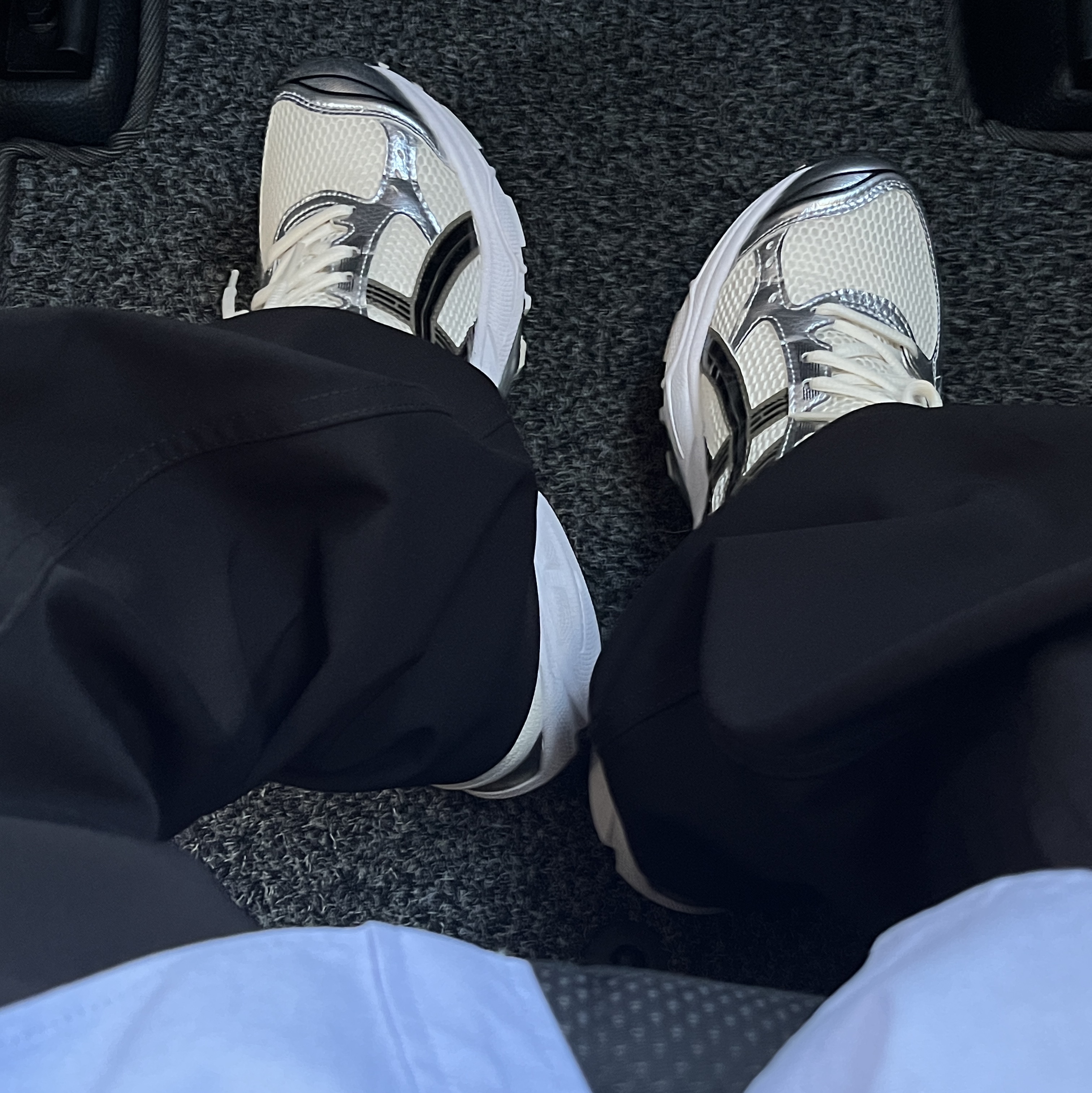 Asics Gel-Kayano 14 Cream Black 착용 스타일