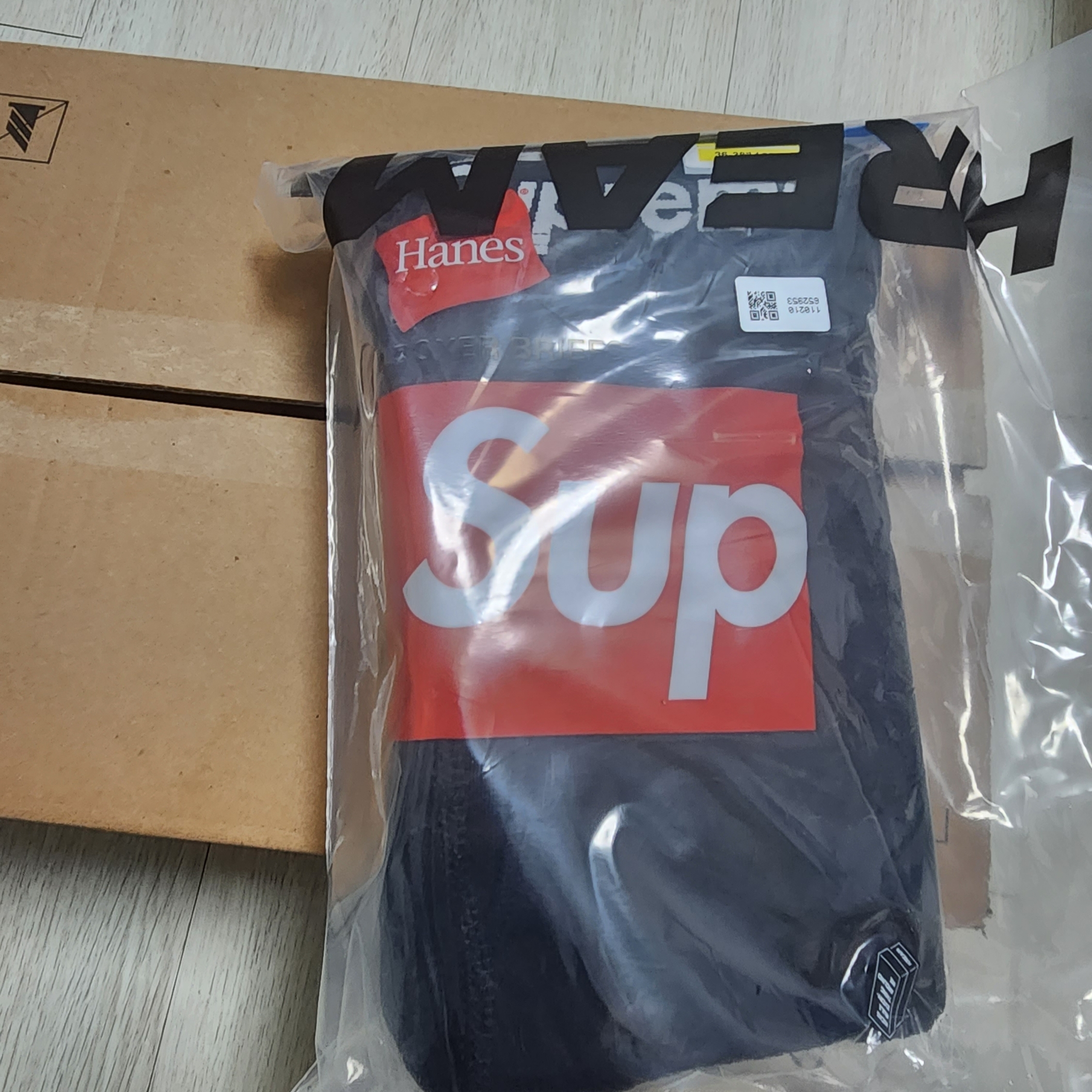 Supreme Hanes Boxer Briefs Black (4 Pack) 착용 스타일 - 1