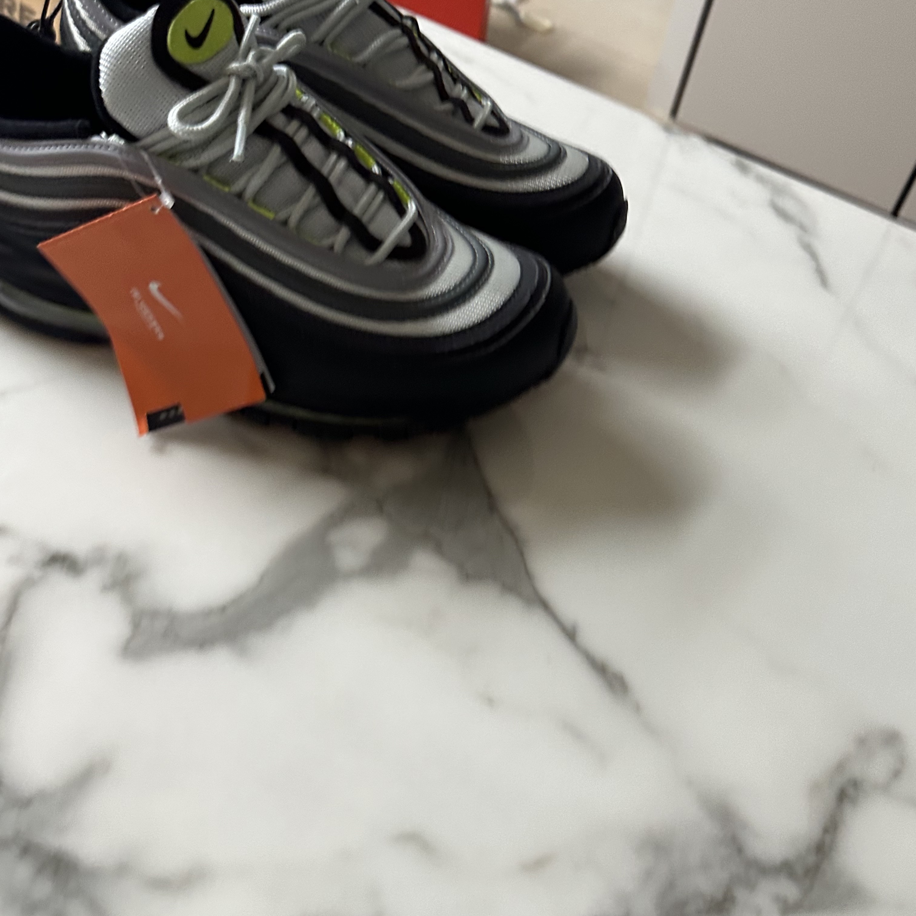 Nike Air Max 97 Pure Platinum Volt 착용 스타일 - 4