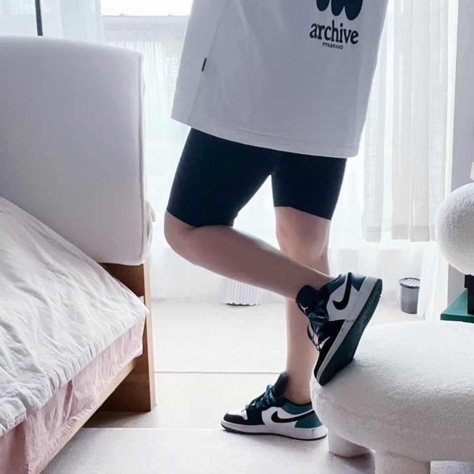 (GS) Jordan 1 Low Black Mystic Green 착용 스타일 - 3