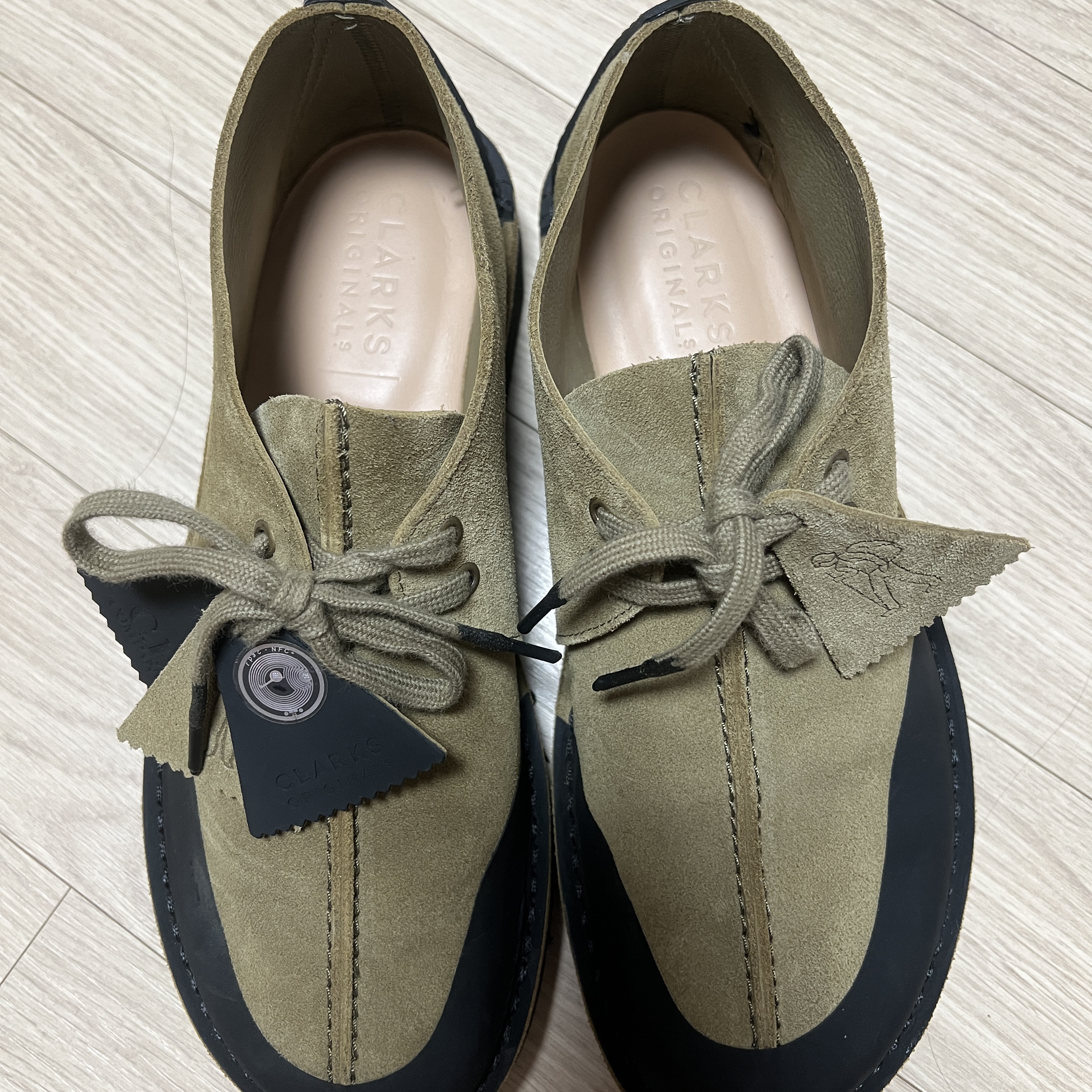 Clarks x C.P. Company Desert Trek Remastered Cornstalk 착용 스타일 - 1