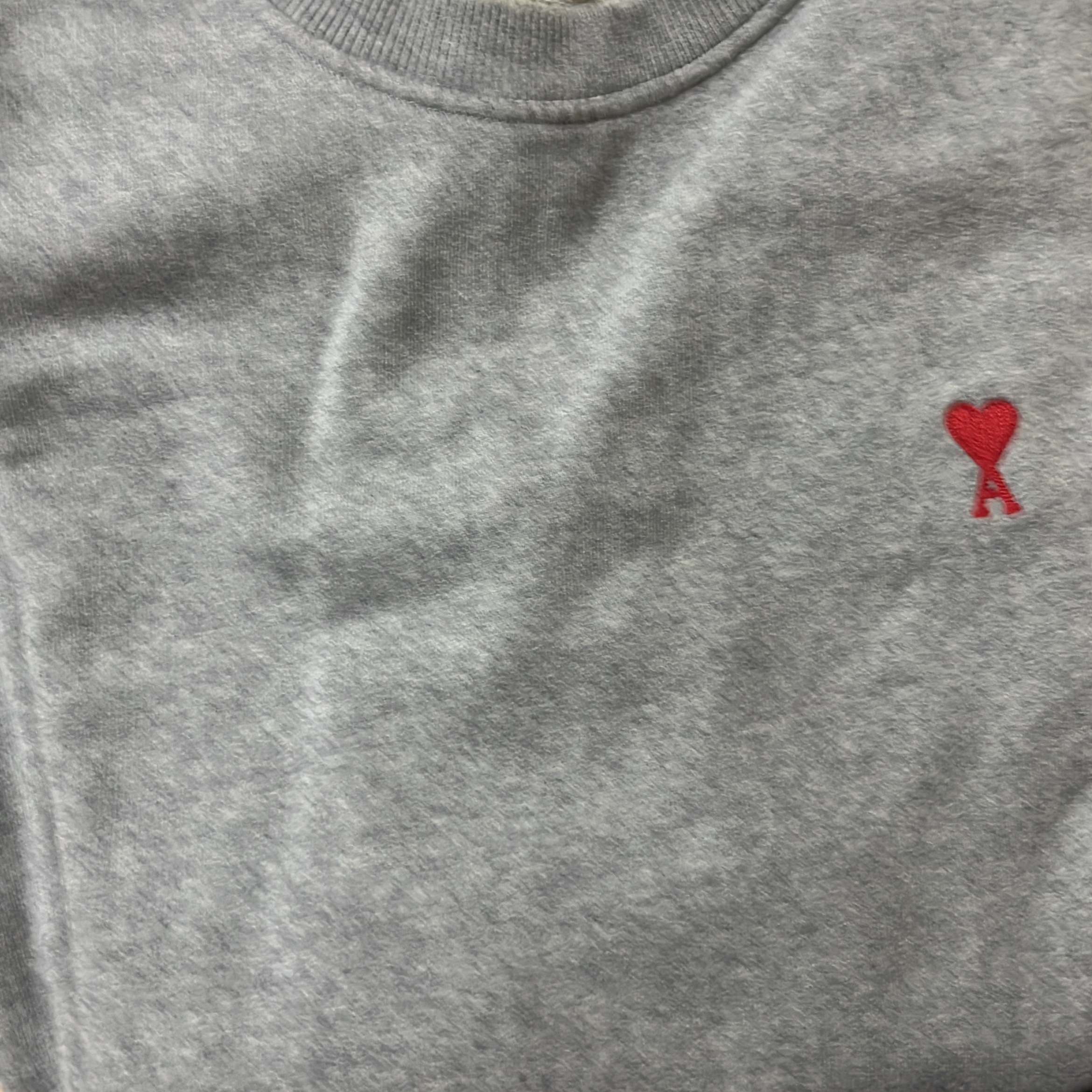 AMI de Coeur Sweatshirt Heather Grey 착용 스타일