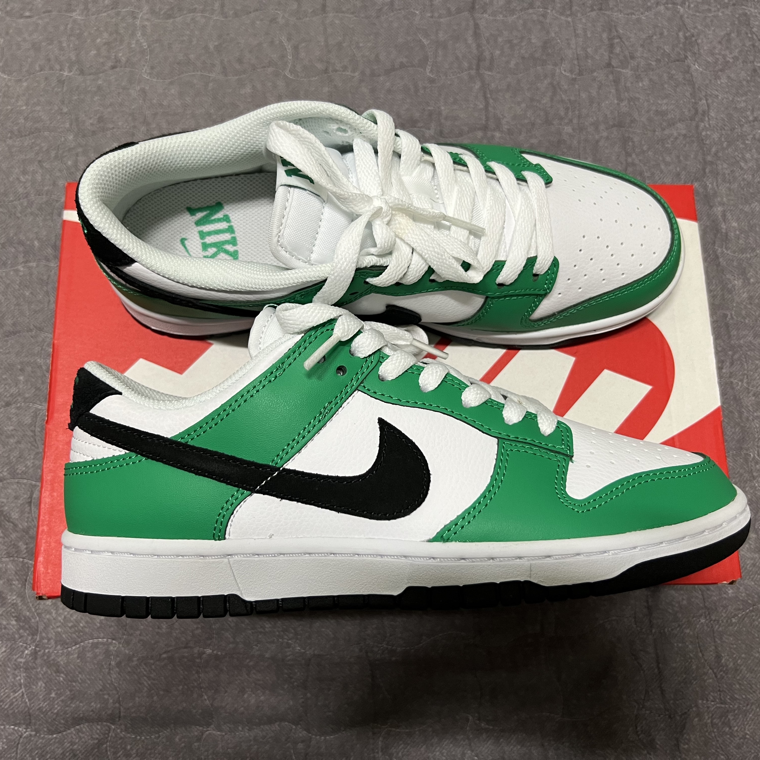 Nike Dunk Low White Green, Nike Dunk Low Retro SE Jackpot Malachite 착용 스타일 - 2