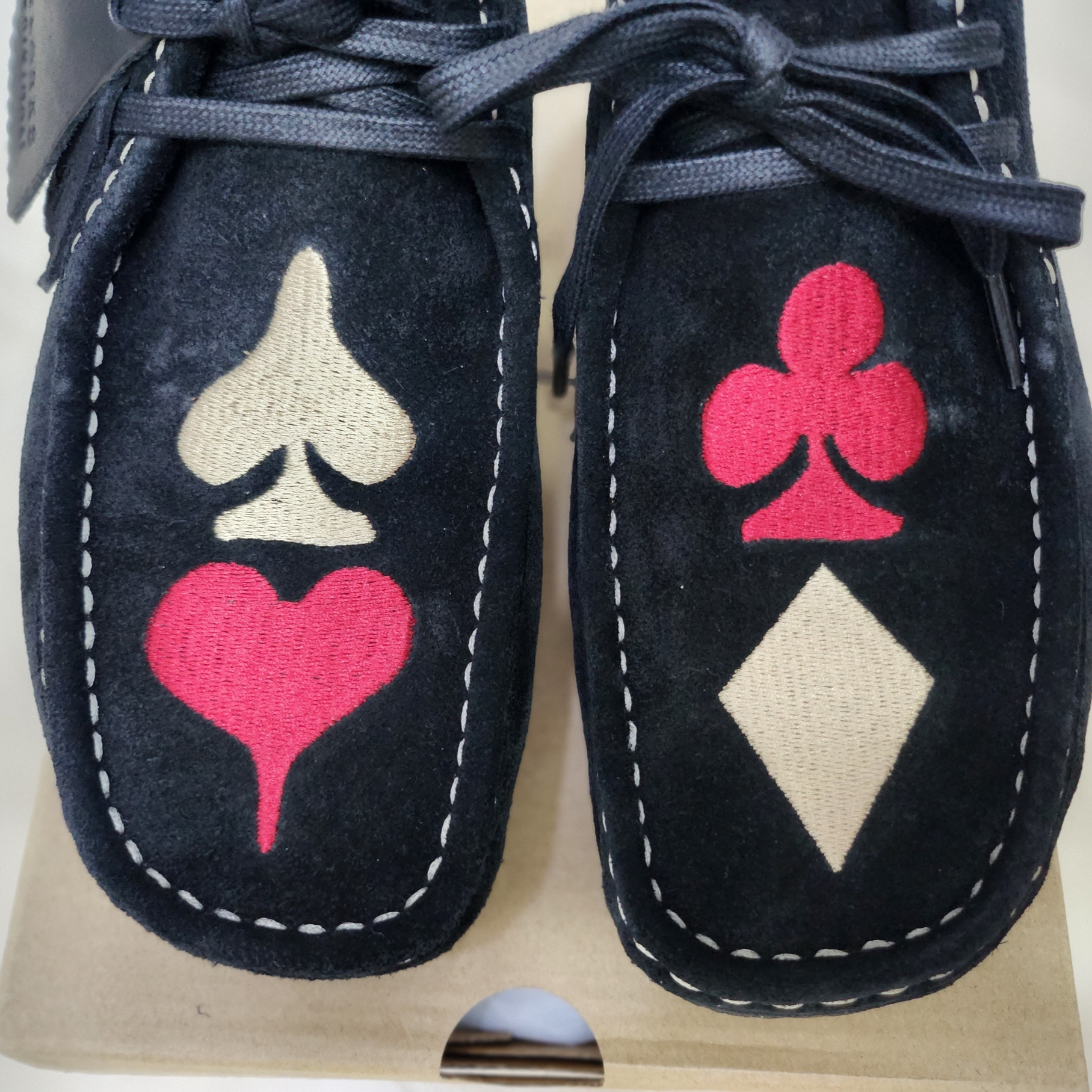 Clarks x Stussy Wallabee Black Suede 착용 스타일 - 3