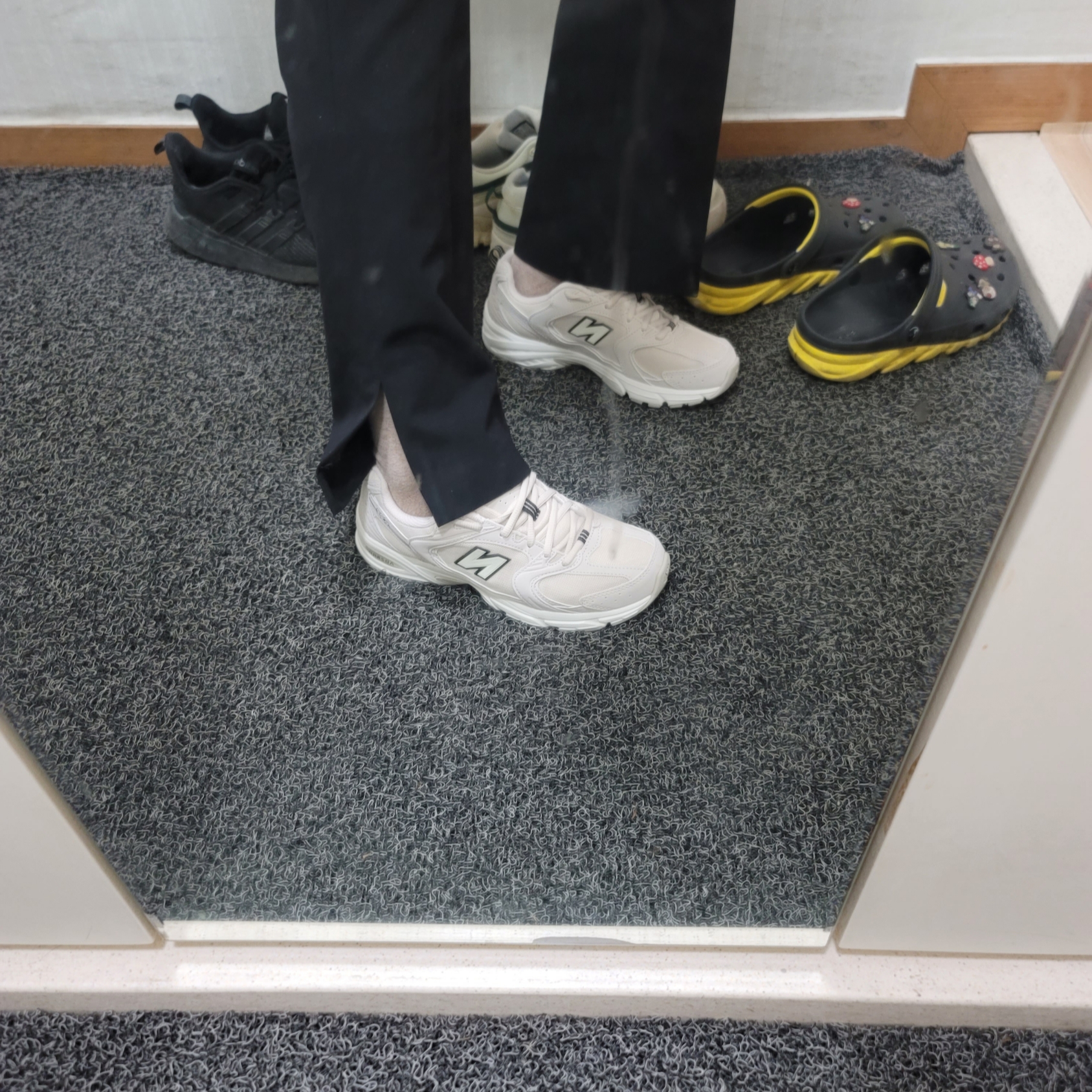 New Balance 530 Ivory 착용 스타일 - 2