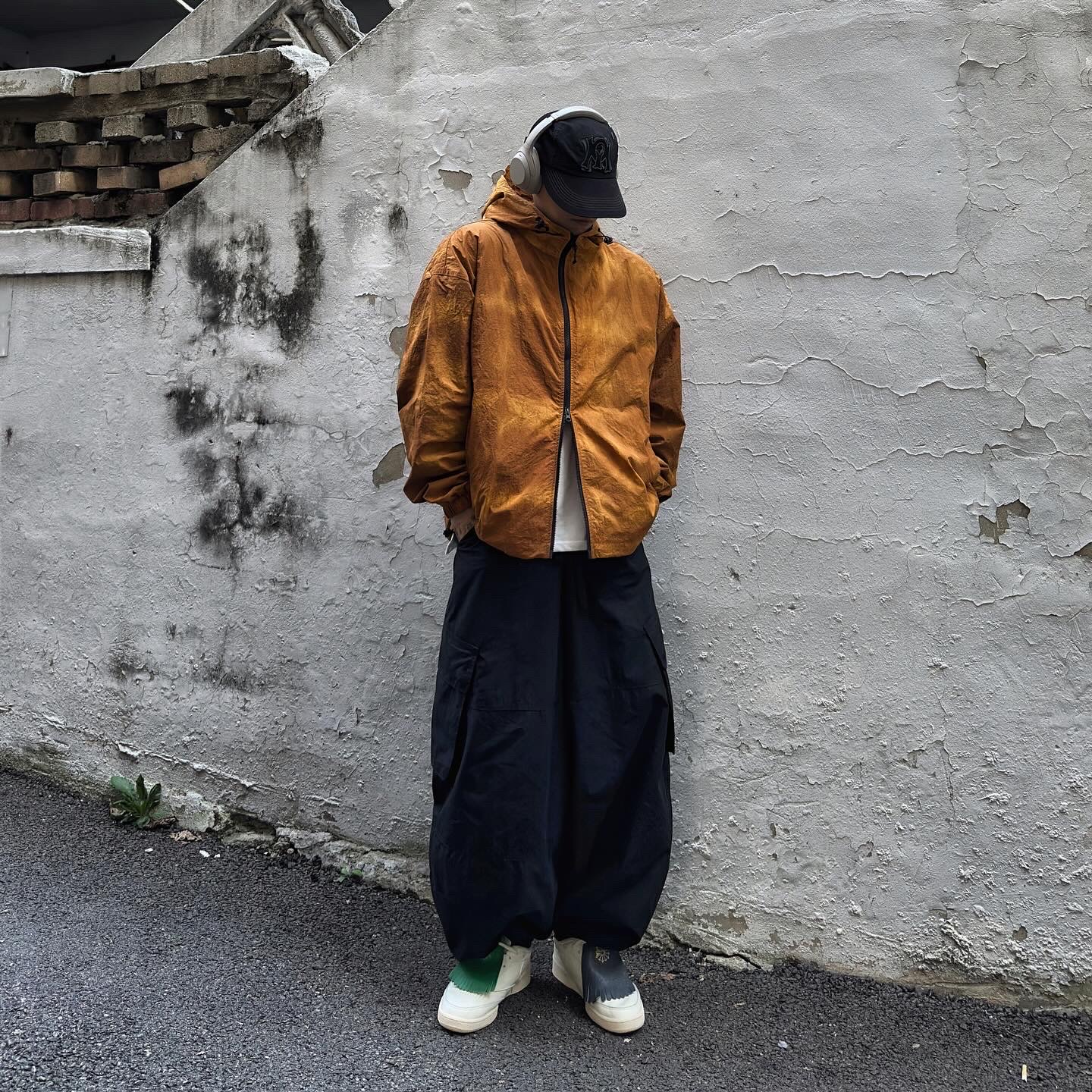 Reebok Club C 85 Vintage Chalk Green, Sony WH-1000XM4 Platinum Silver (Korean Ver.) 착용 스타일 - 2