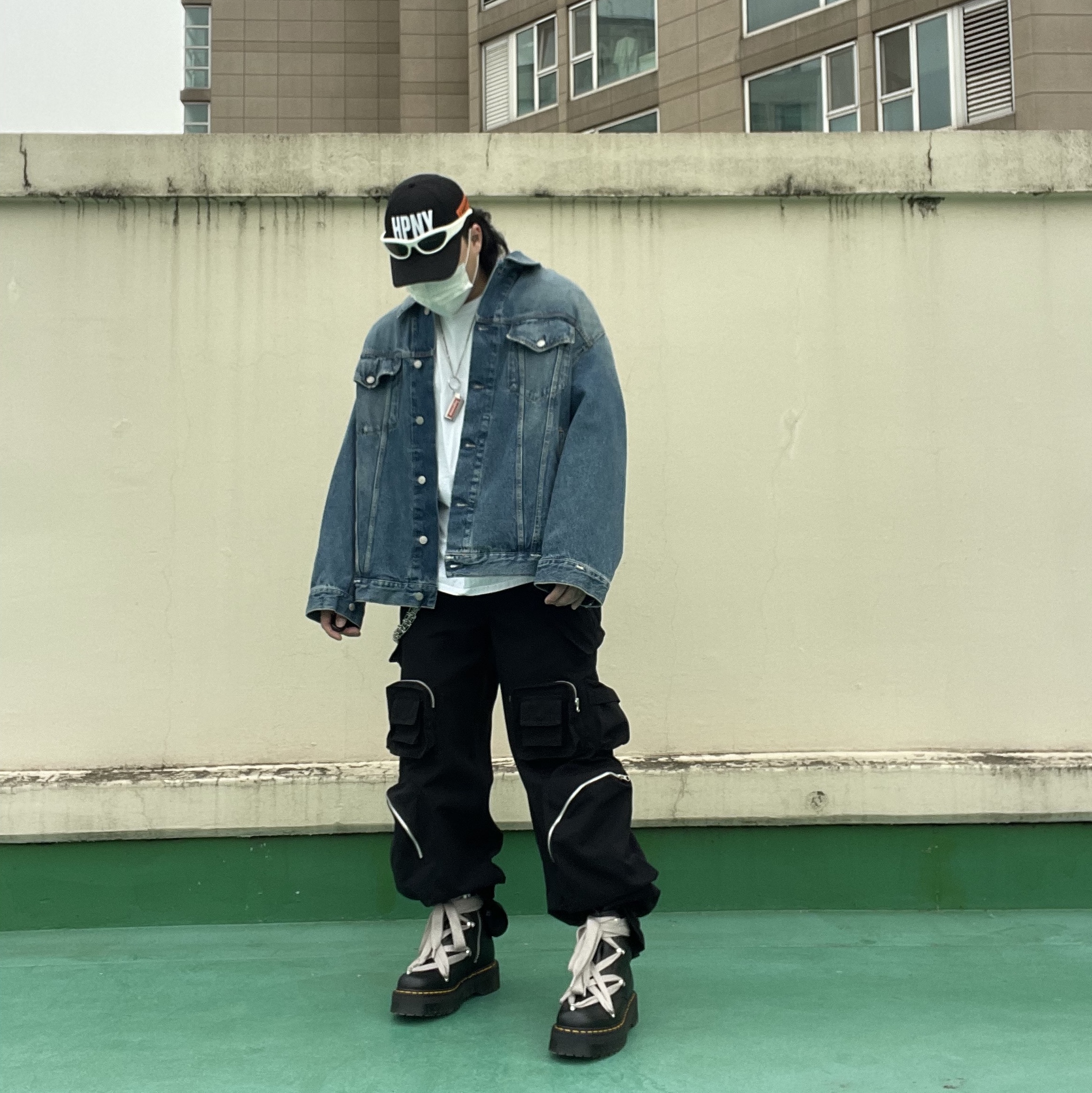 Dr. Martens x Rick Owens 1460 RO Leather Lace Up Platform Boots Black Lunar, Nonnod Mechanic Cargo Pants Black 착용 스타일 - 2