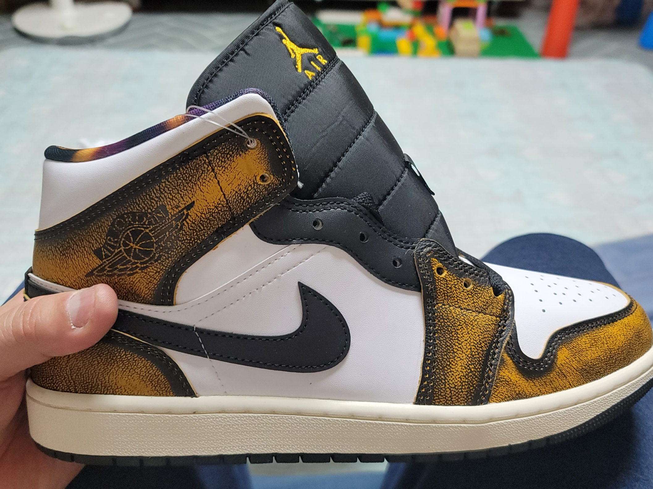 Jordan 1 Mid SE Taxi 착용 스타일