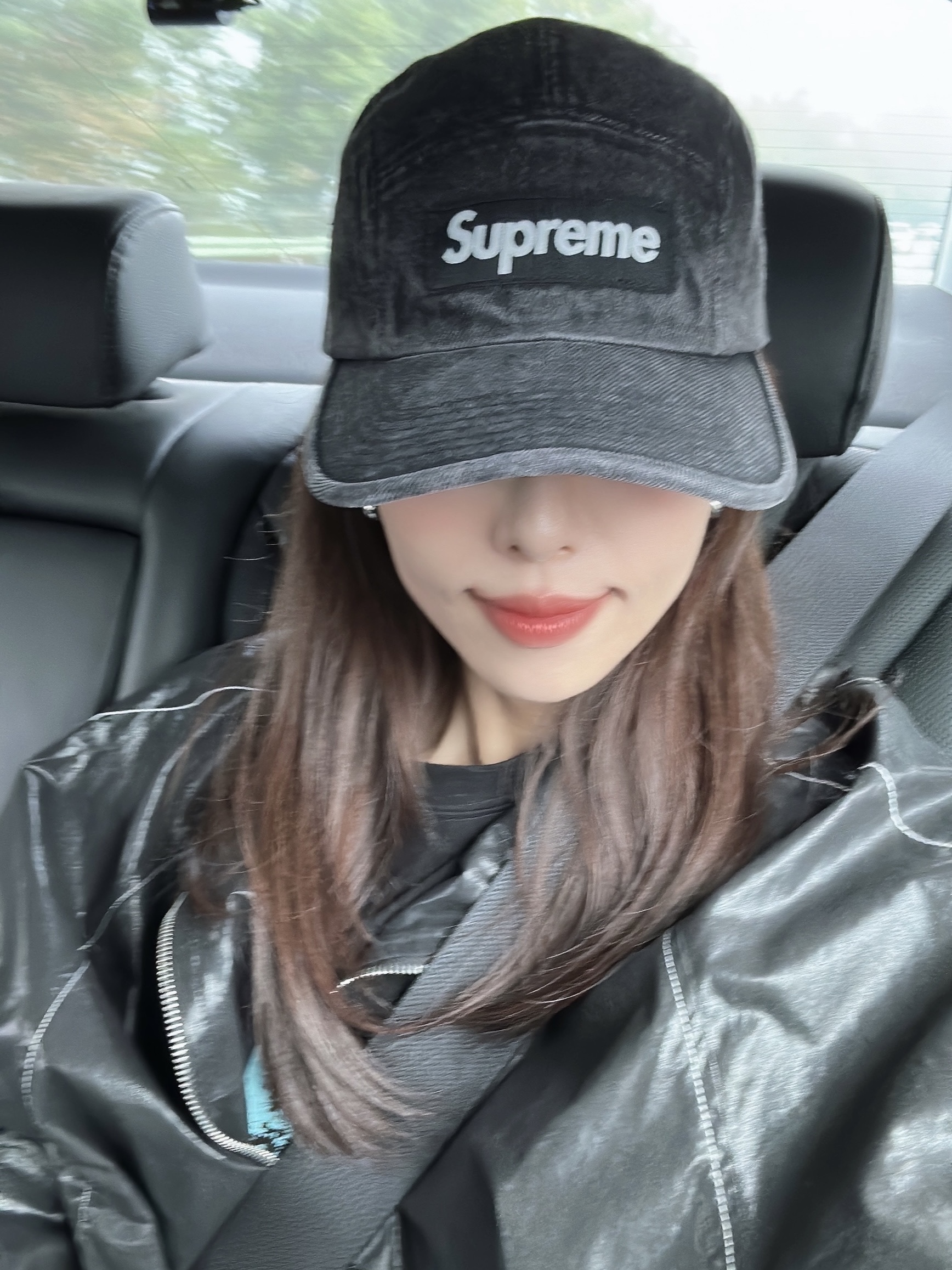 Supreme Denim Camp Cap Black - 24SS, (W) Matin Kim Logo Coating Jumper Black 착용 스타일 - 1