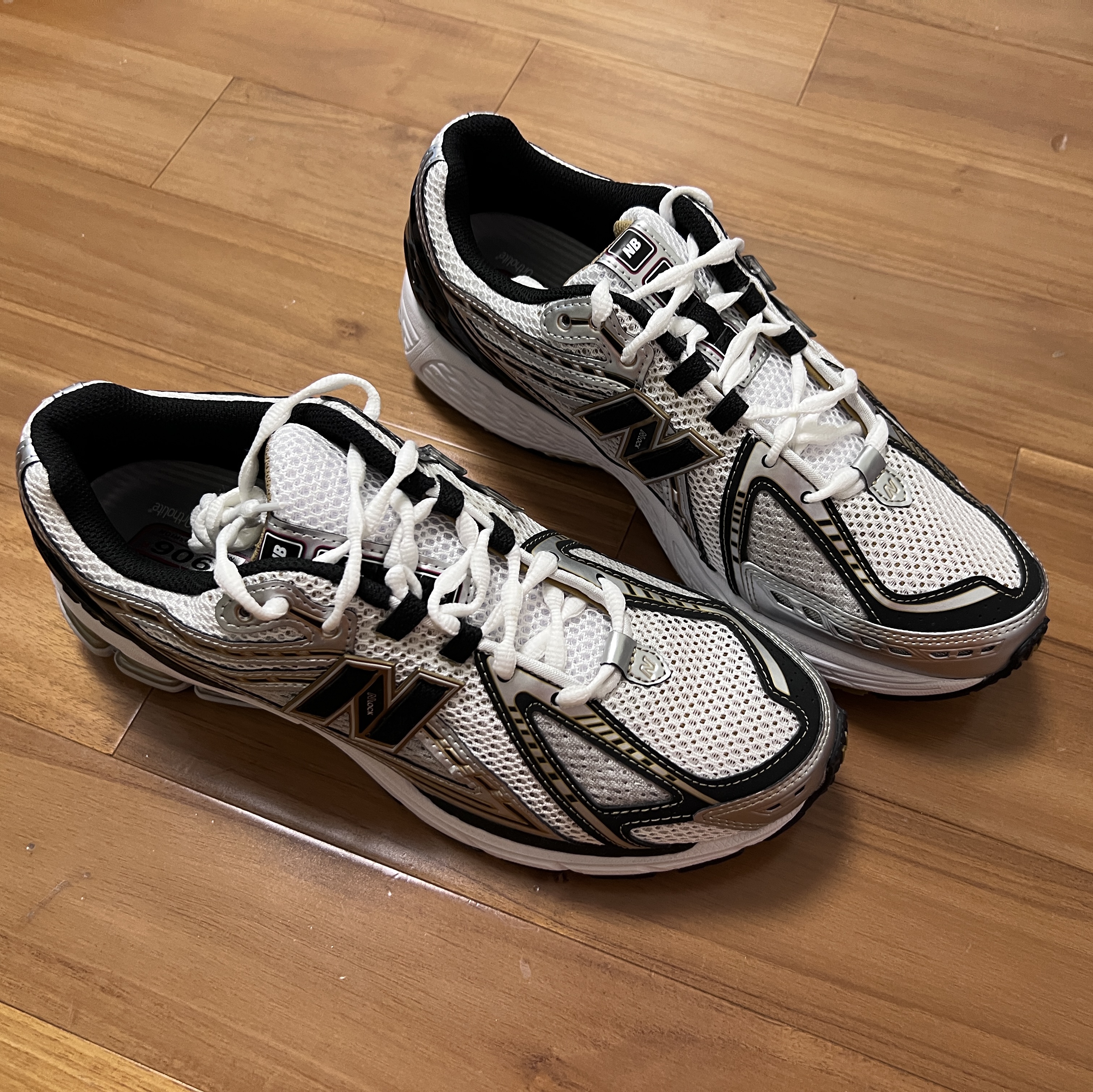New Balance 1906R White Gold 착용 스타일