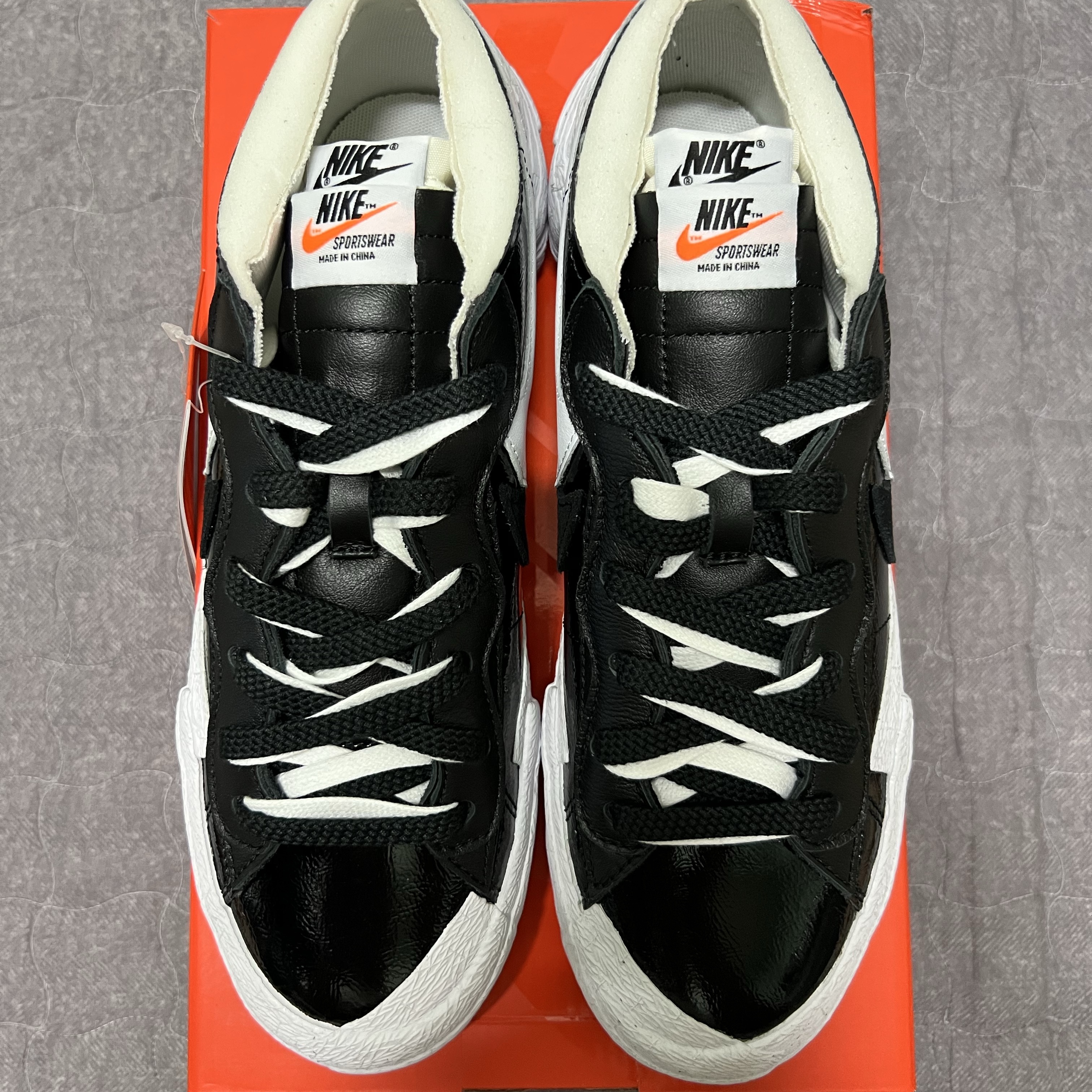 Nike x Sacai Blazer Low Black Patent Leather 착용 스타일 - 1
