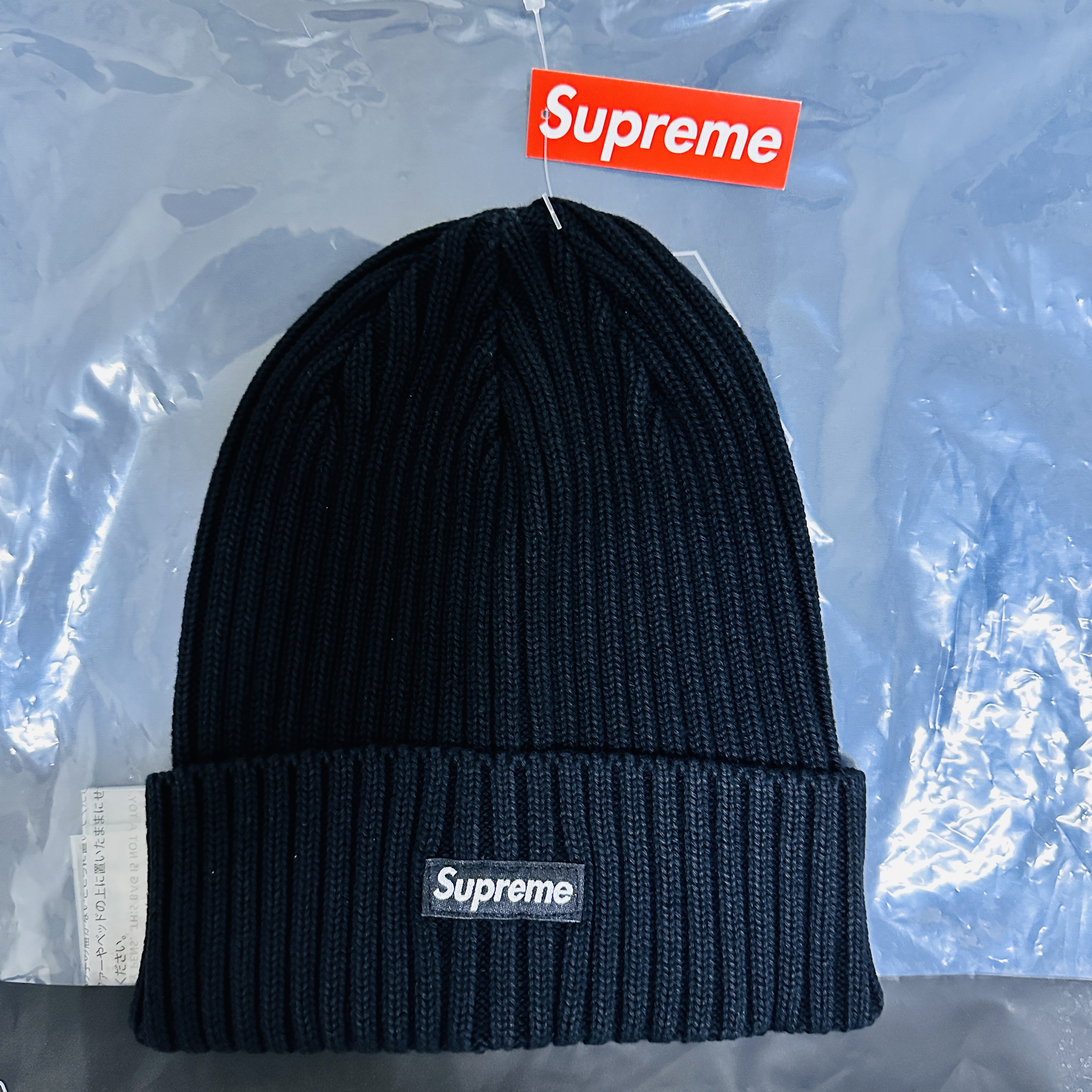 Supreme Overdyed Beanie Black 착용 스타일