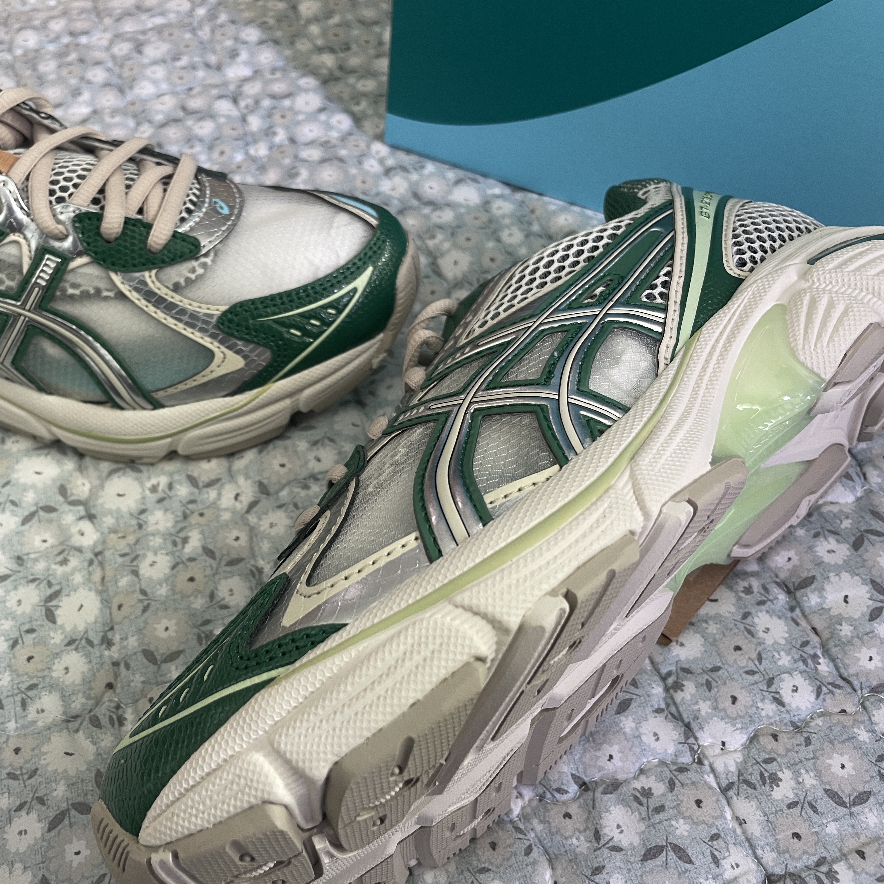 Asics x Above The Clouds GT-2160 Cream Shamrock Green 착용 스타일 - 2