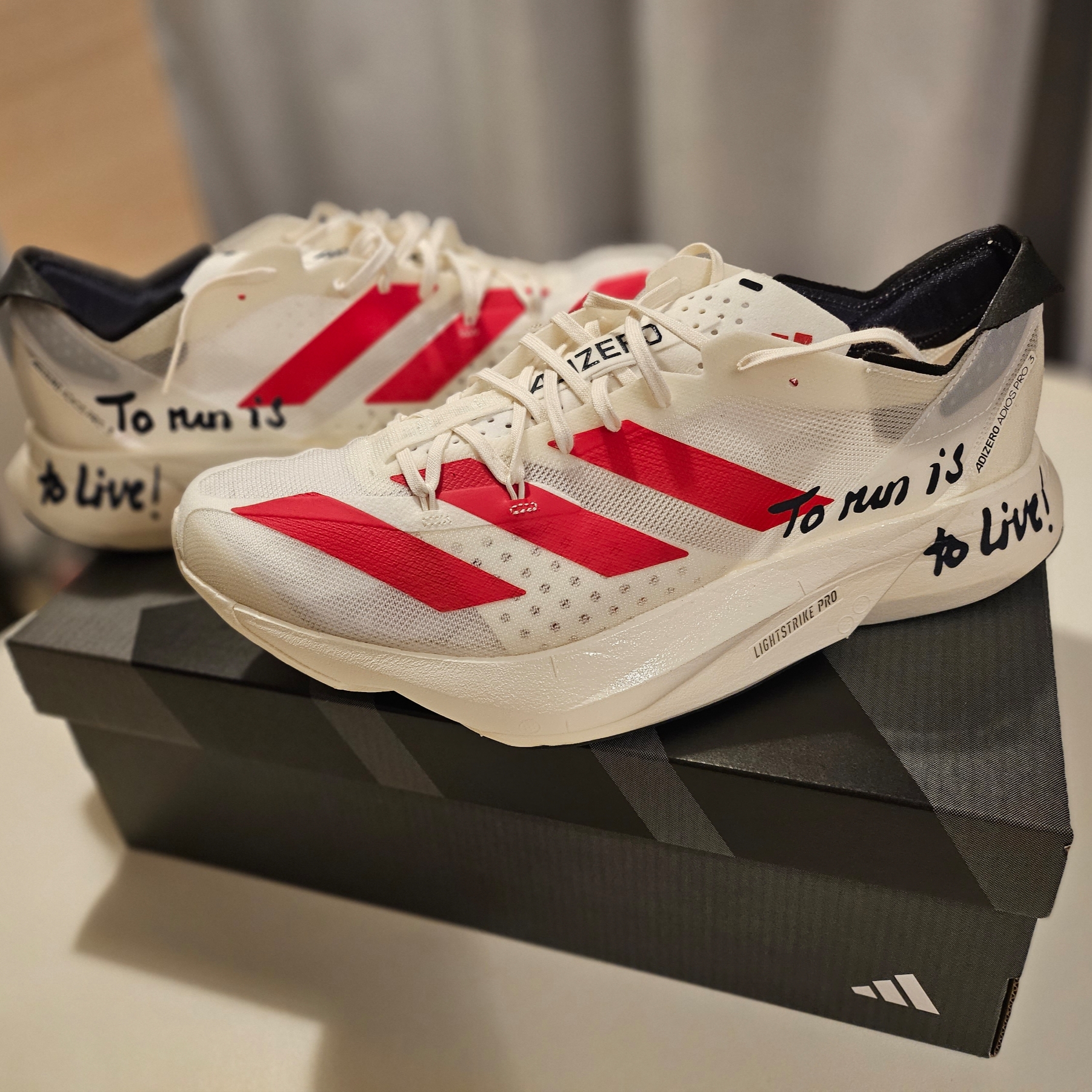 Adidas Adizero Adios Pro 3 Off White Better Scarlet 착용 스타일