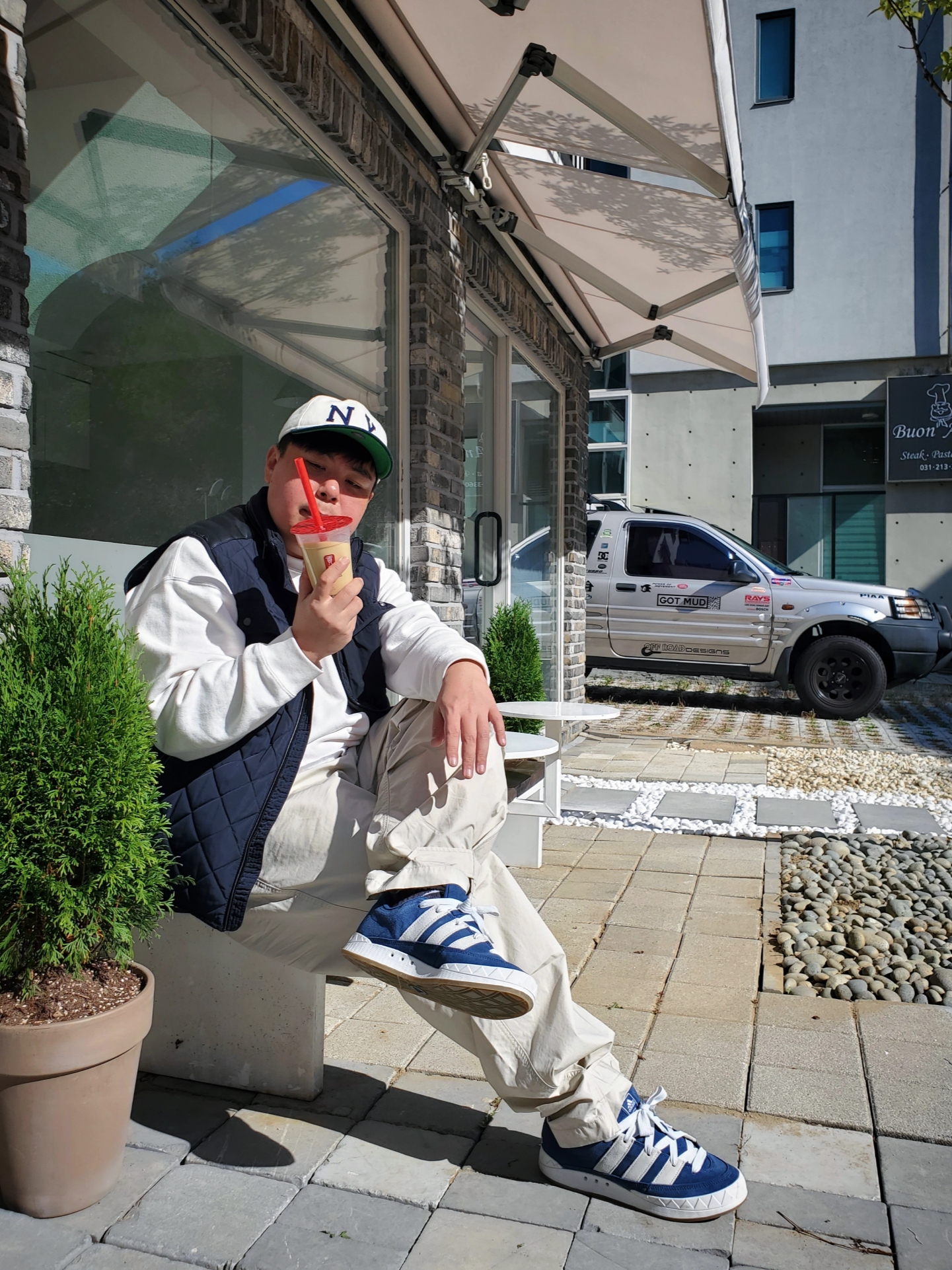 Adidas Adimatic Night Marin 착용 스타일