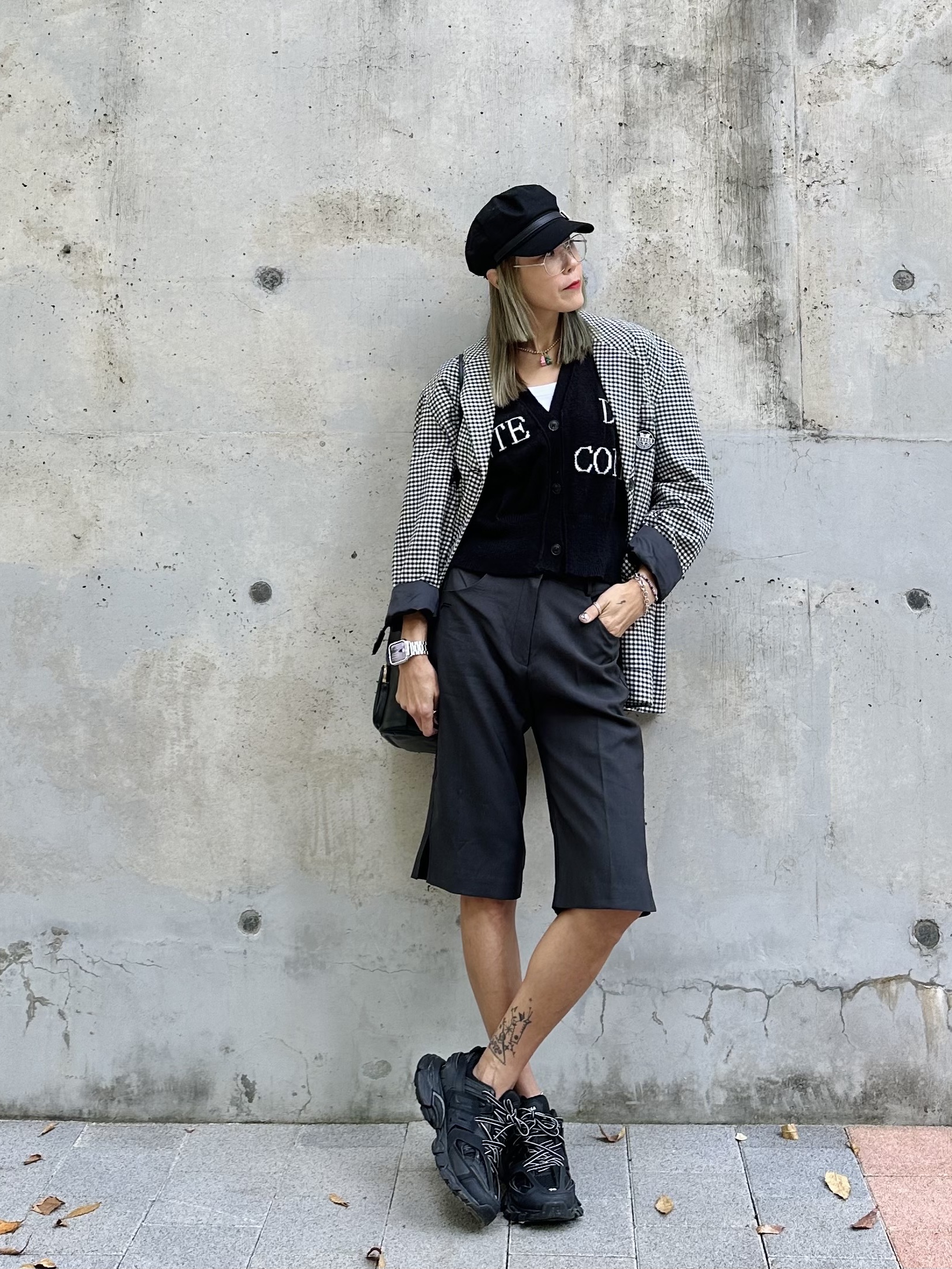 (W) Balenciaga Track Sneakers Triple Black, Balenciaga Track Sneakers Triple Black 착용 스타일 - 2
