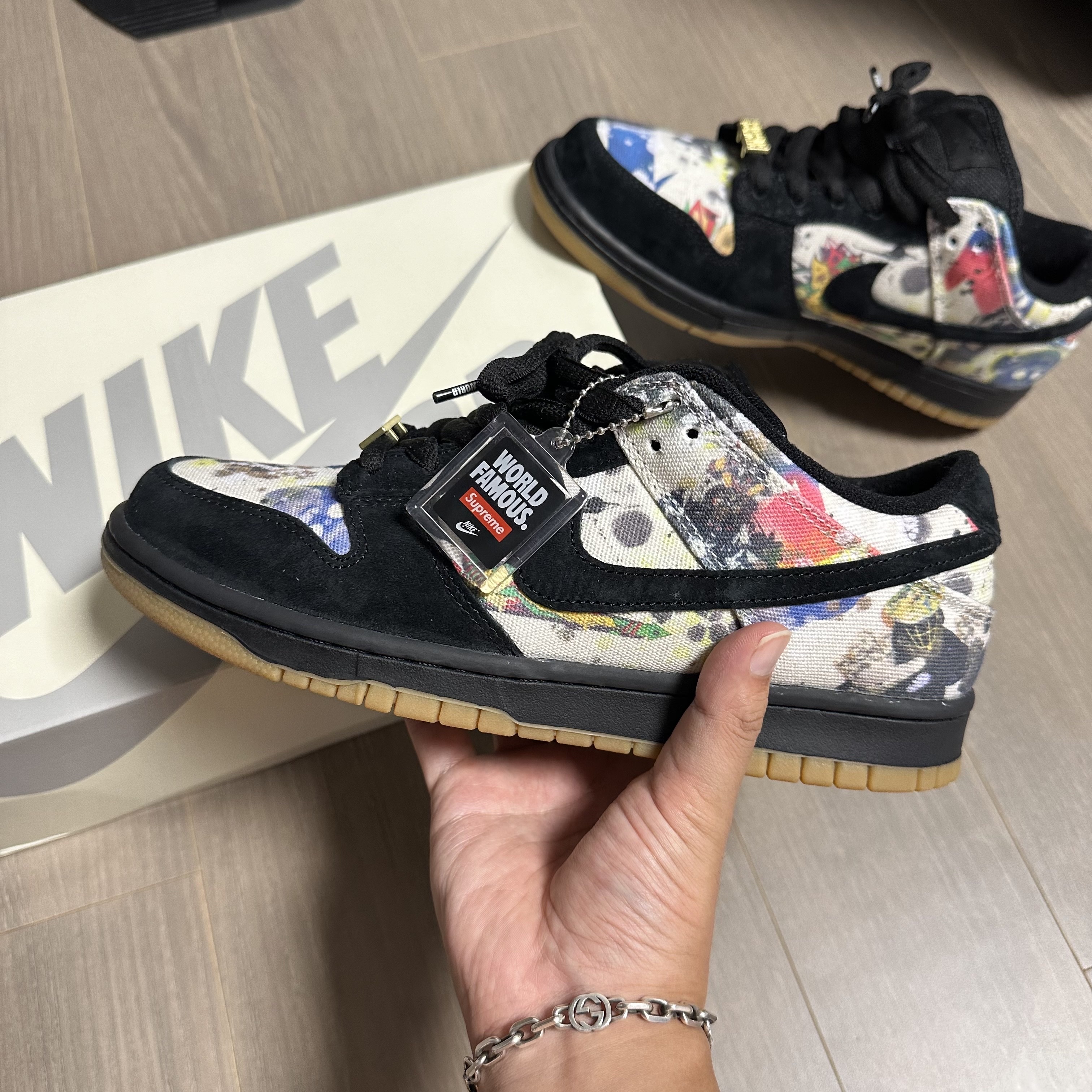 Nike x Supreme SB Dunk Low QS Rammellzee Black 착용 스타일 - 1