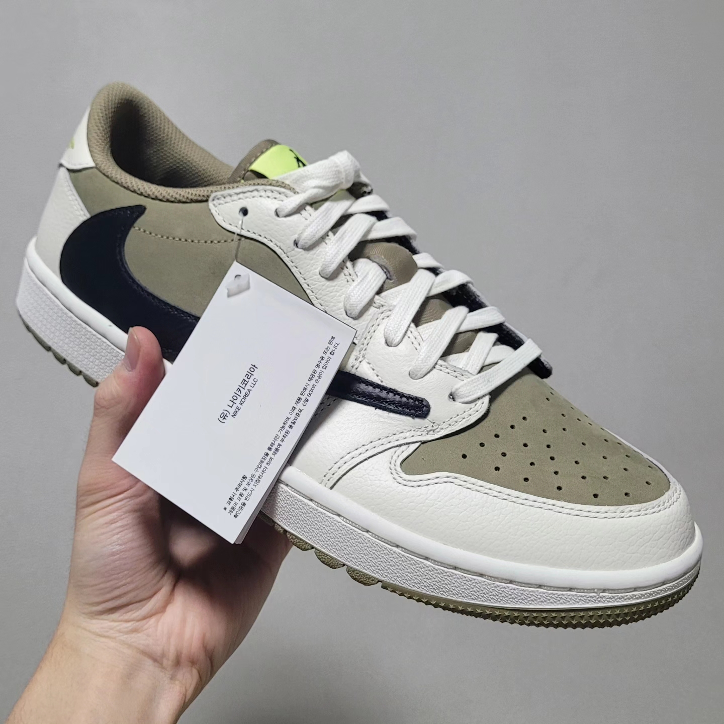 Jordan 1 x Travis Scott Retro Low Golf NRG Neutral Olive 착용 스타일 - 4