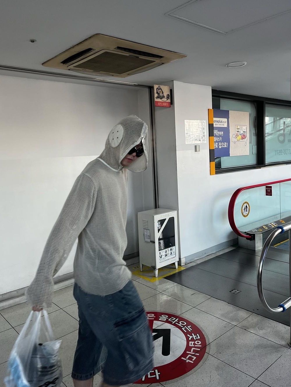 Icyto Mesh Zip Hoodie Beige, Icyto Mesh Zip Hoodie Charcoal 착용 스타일 - 1