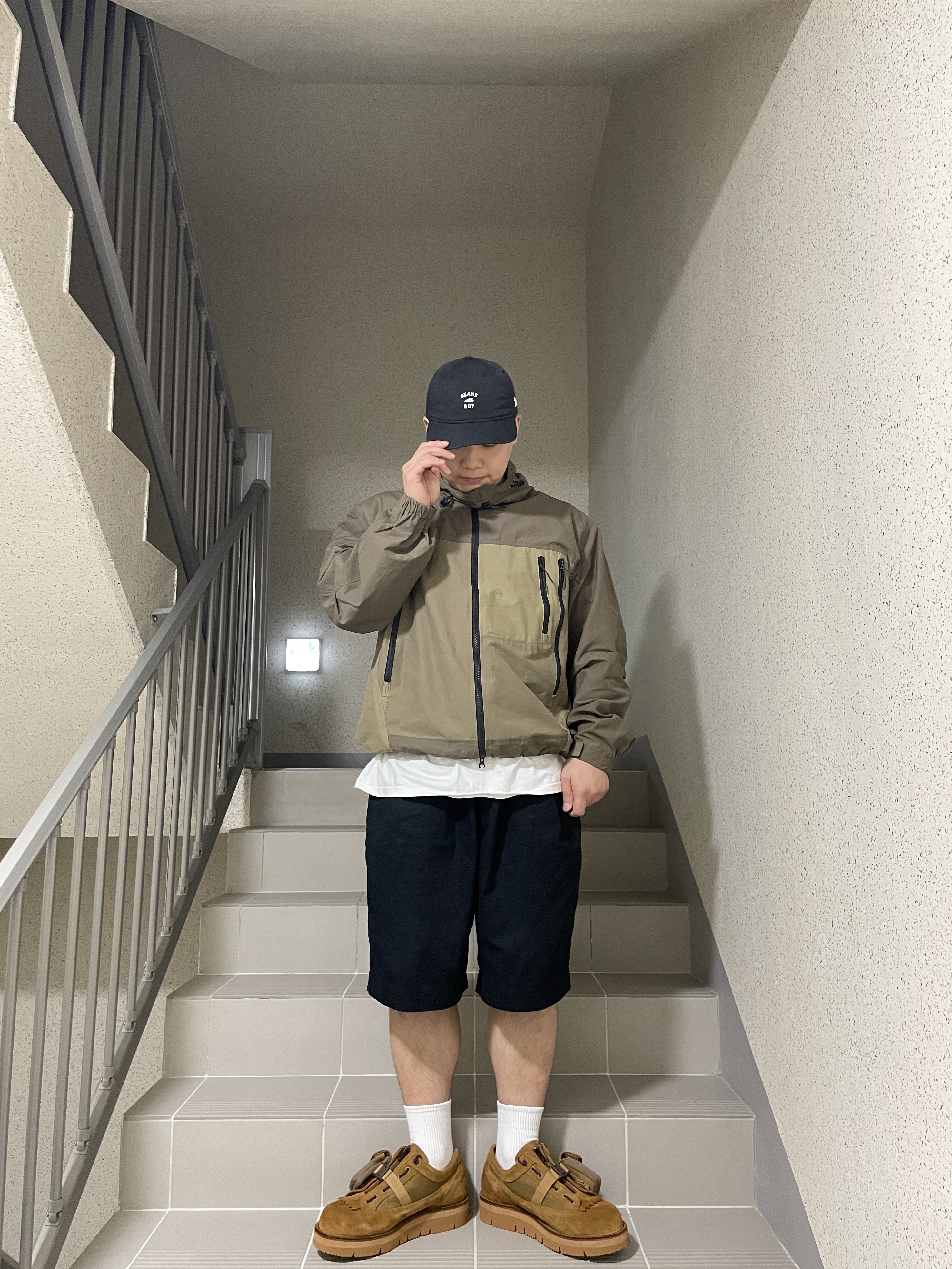 Grip Swany x Danner Bush Boots Coyote Collection, Stussy Shattered T-Shirt White 착용 스타일 - 4