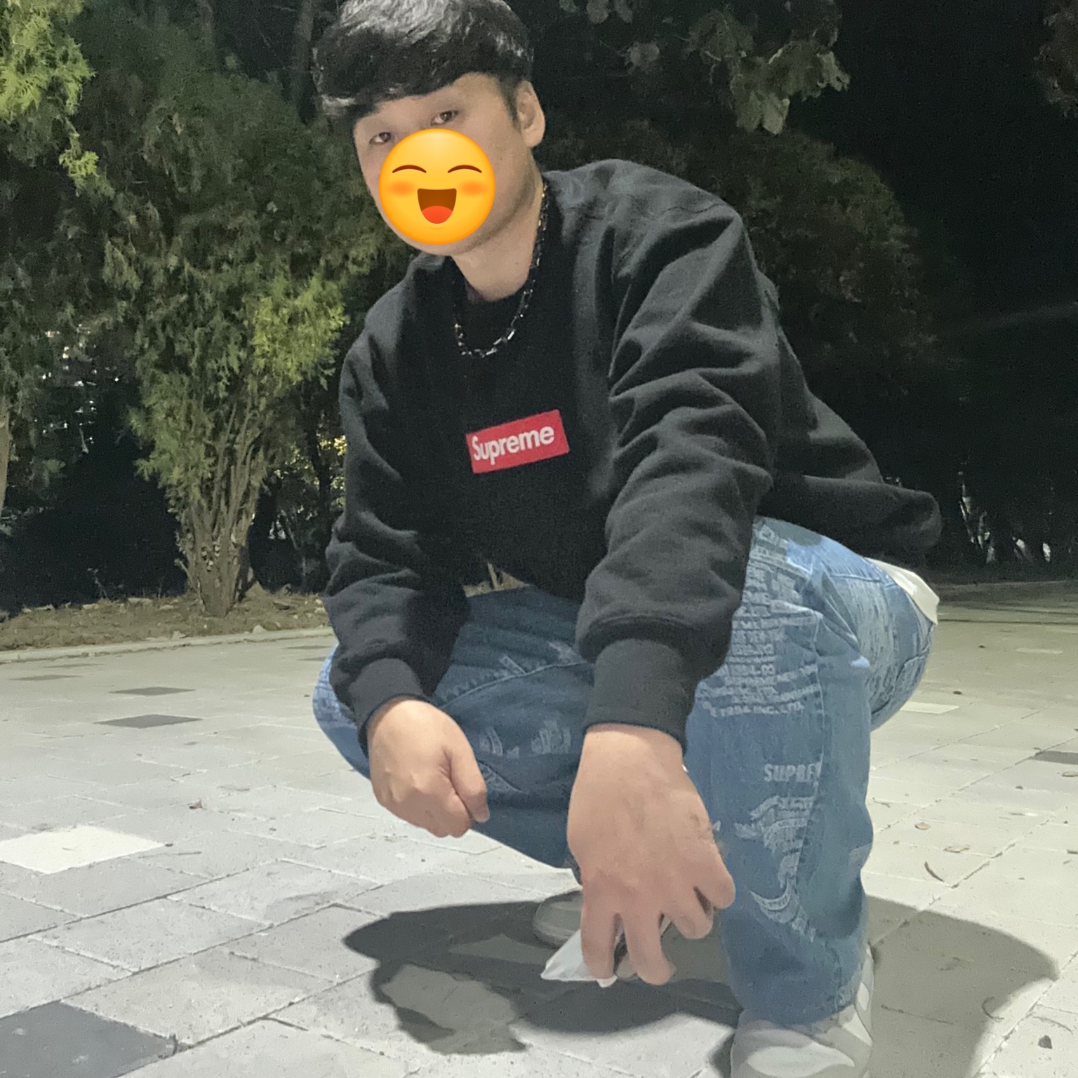 Supreme Box Logo Crewneck Black - 22FW, Supreme Trademark Jacquard Baggy Jean Washed Blue - 23SS 착용 스타일 - 2