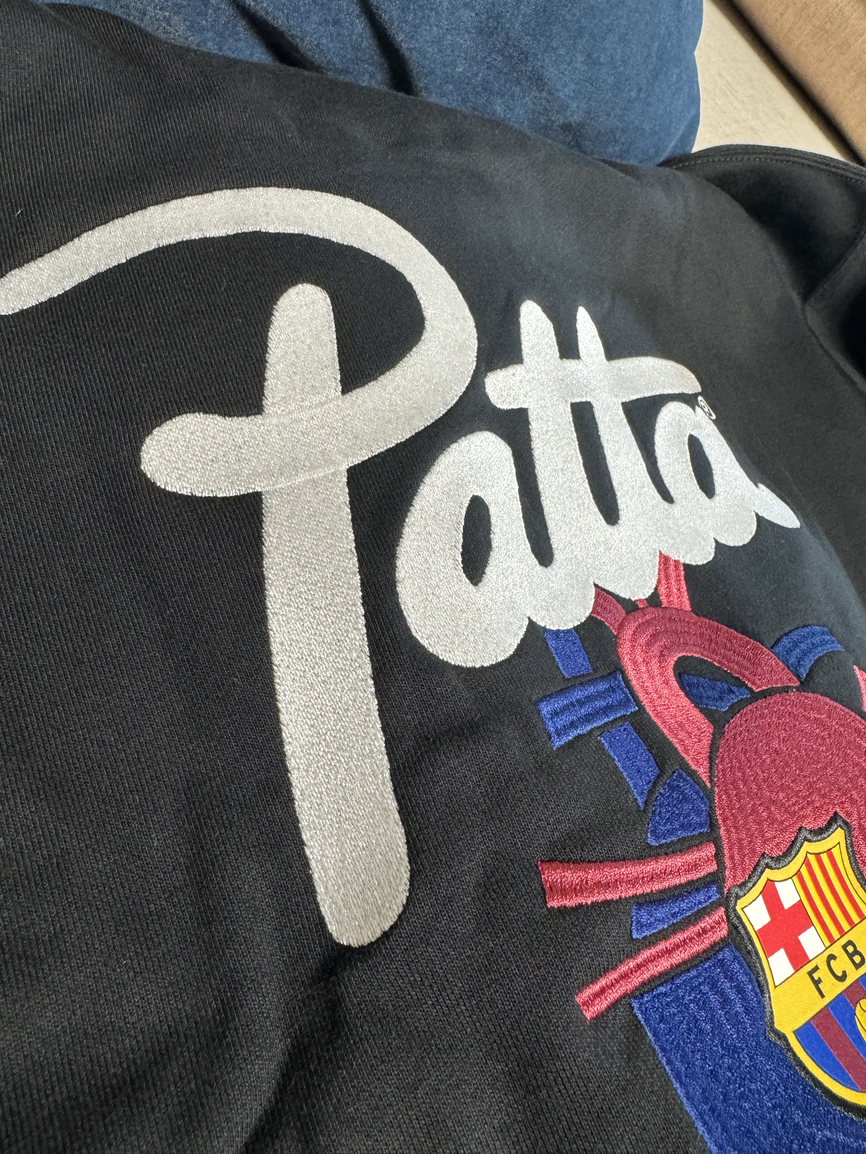 Nike x Patta x FC Barcelona Solo Swoosh Hoodie Culers del Món (FD4147-010), Nike x Ambush Air Force 1 Low SP Black 착용 스타일 - 3