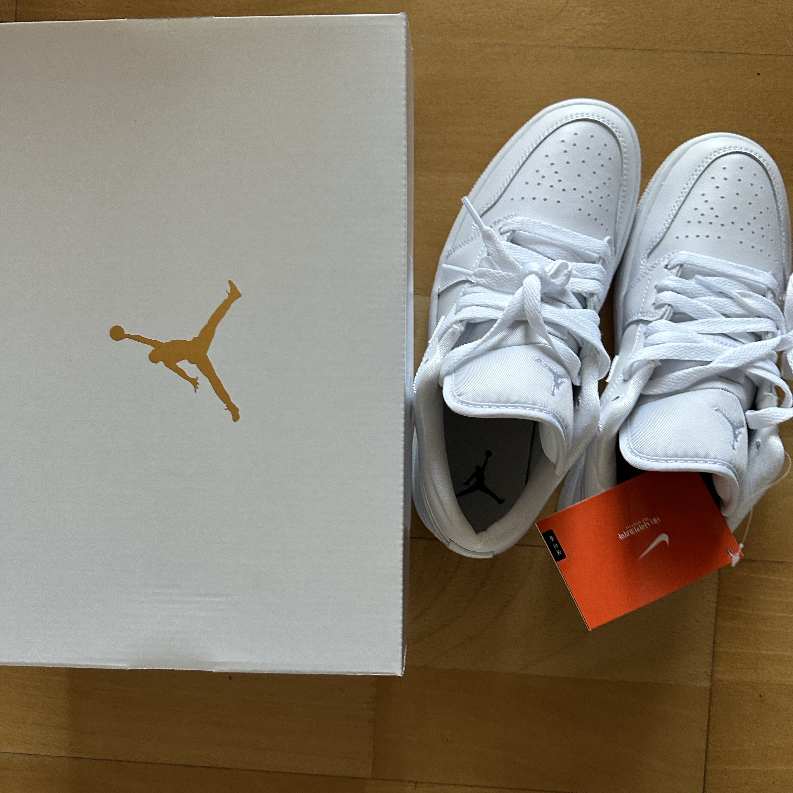 (W) Jordan 1 Low Triple White 2022 착용 스타일