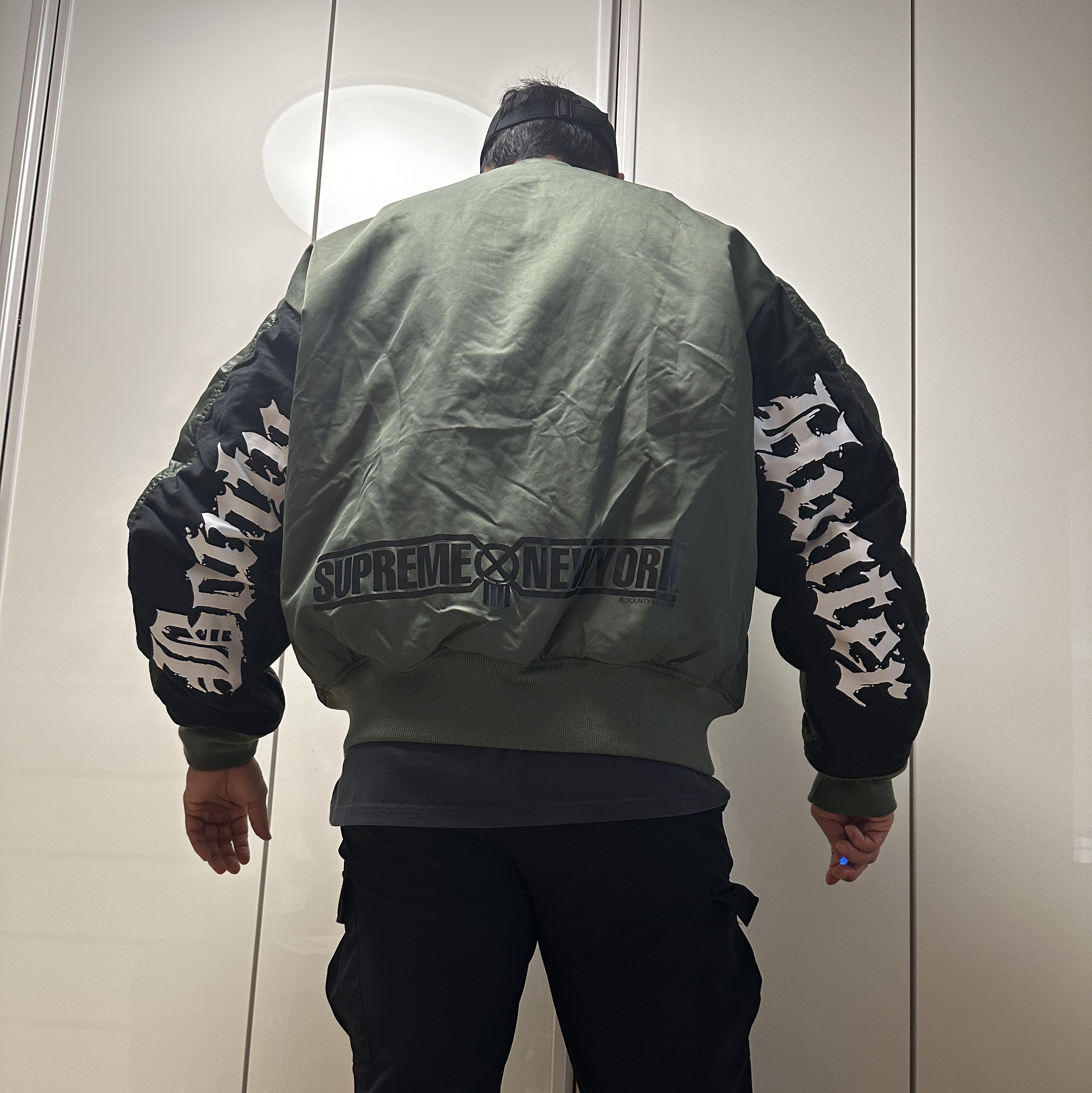 Supreme x Bounty Hunter MA-1 Jacket Olive - 23FW 착용 스타일 - 5