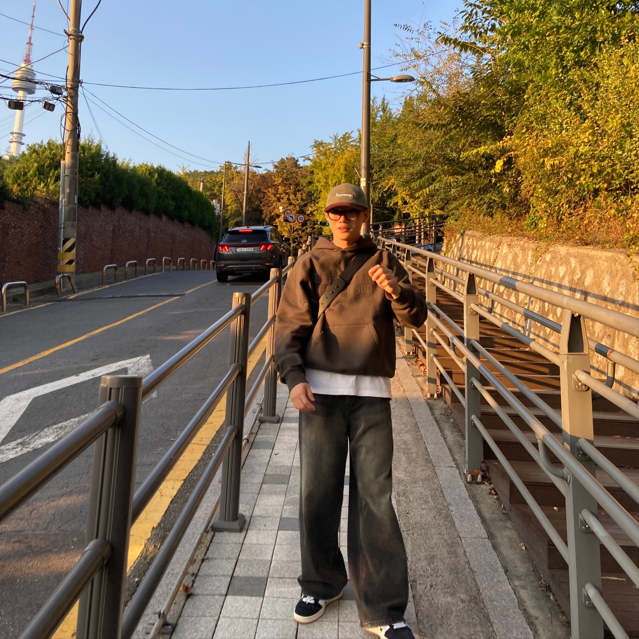 Supreme Suede Visor Camp Cap Light Olive - 23SS 착용 스타일 - 3