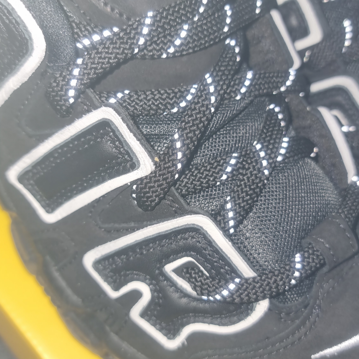 Nike x Ambush Air More Uptempo Low Black and White 착용 스타일 - 3