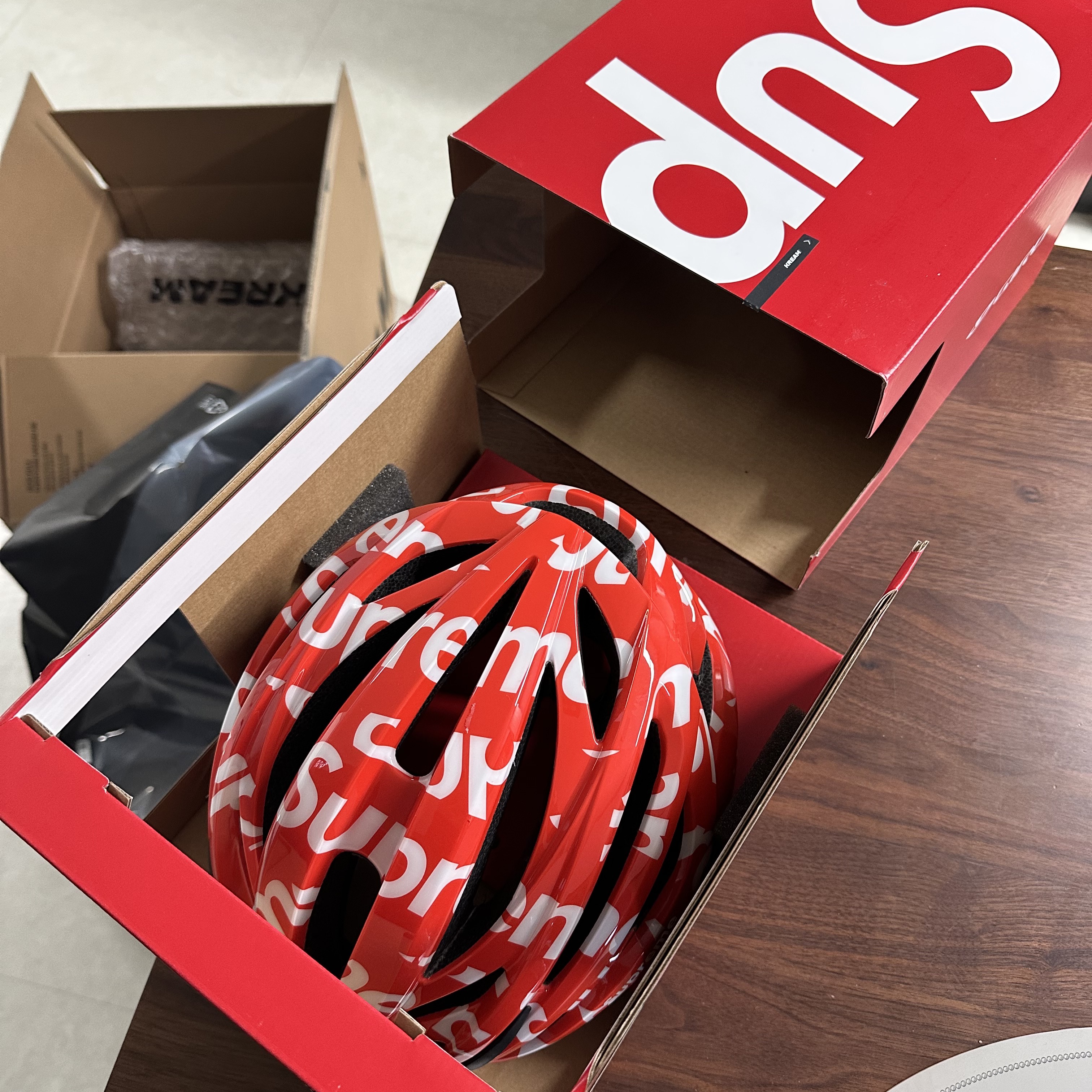 Supreme Giro Syntax MIPS Helmet Red - 20SS 착용 스타일 - 3