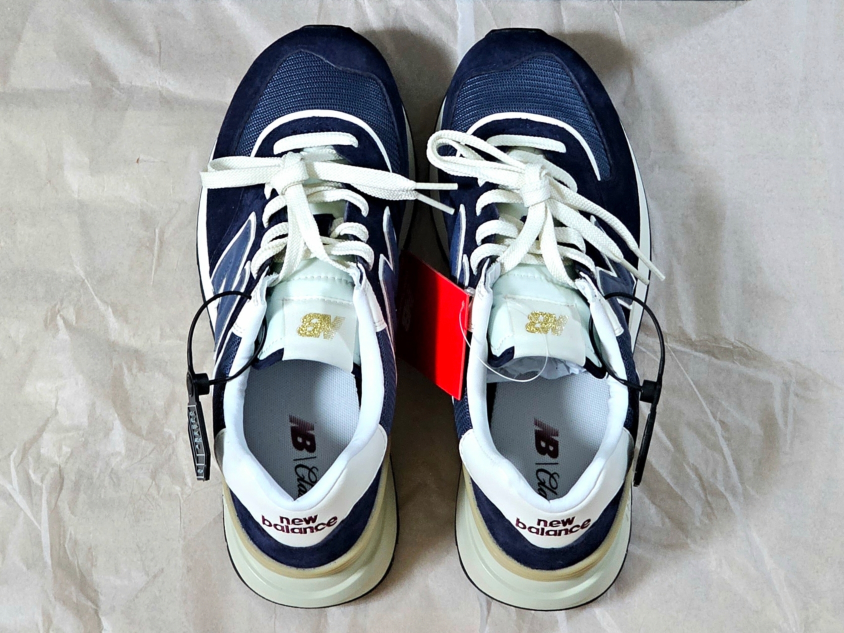 New Balance 574 Legacy Navy 착용 스타일 - 2