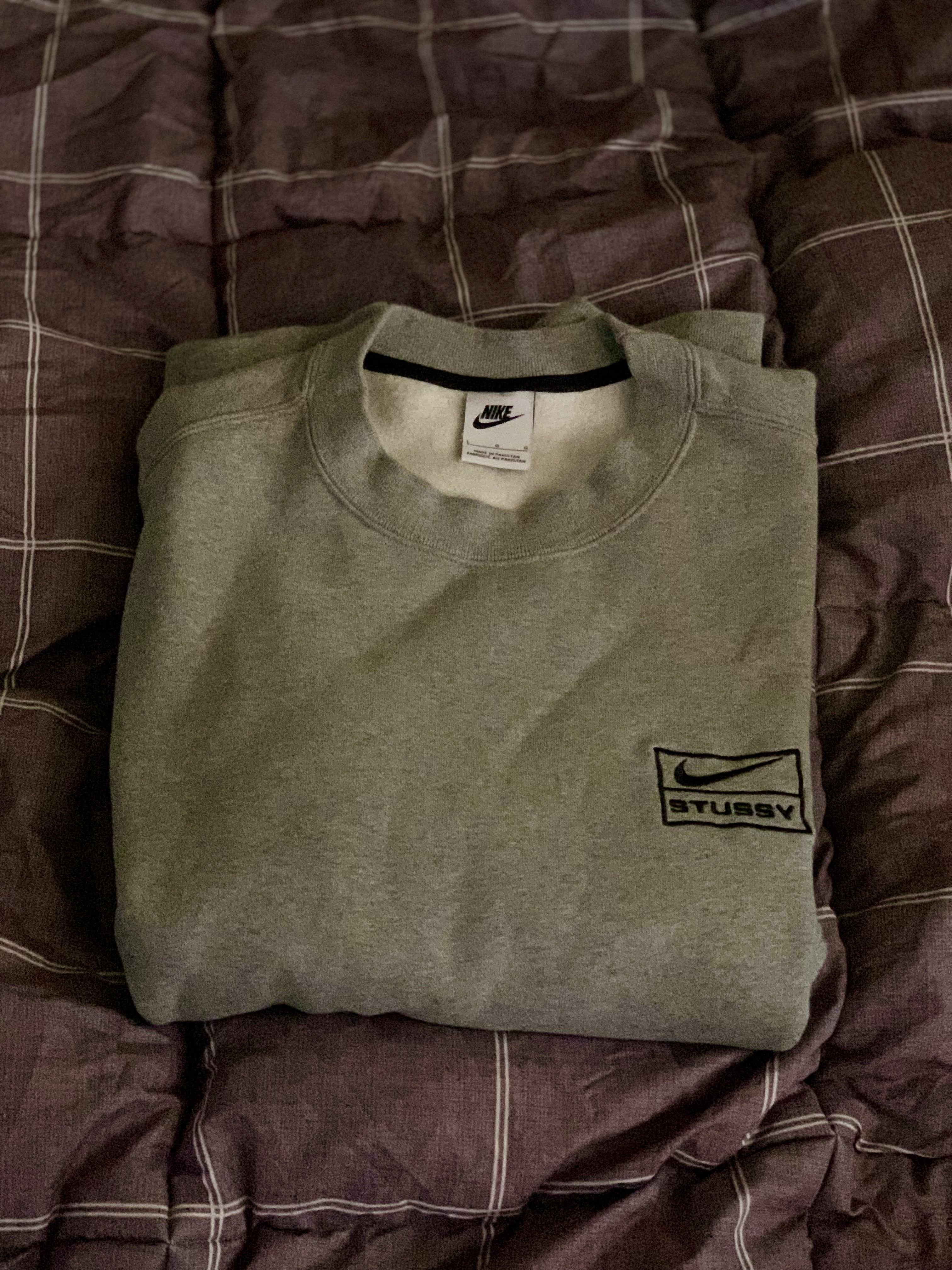 Nike x Stussy NRG Fleece Crewneck Dark Grey Heather (DO9337-063) 착용 스타일