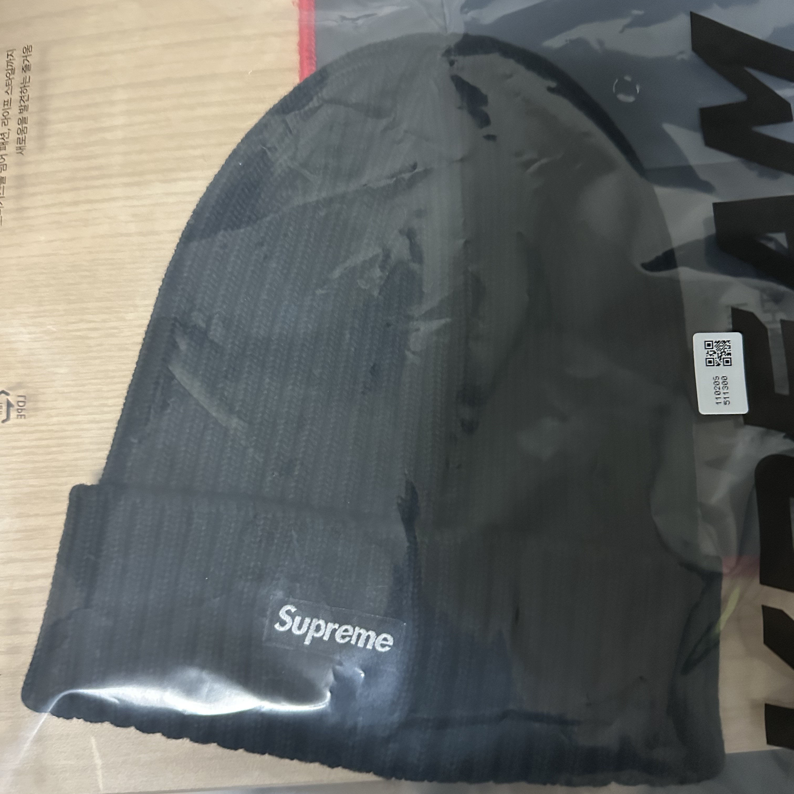 Supreme Overdyed Beanie Black 착용 스타일