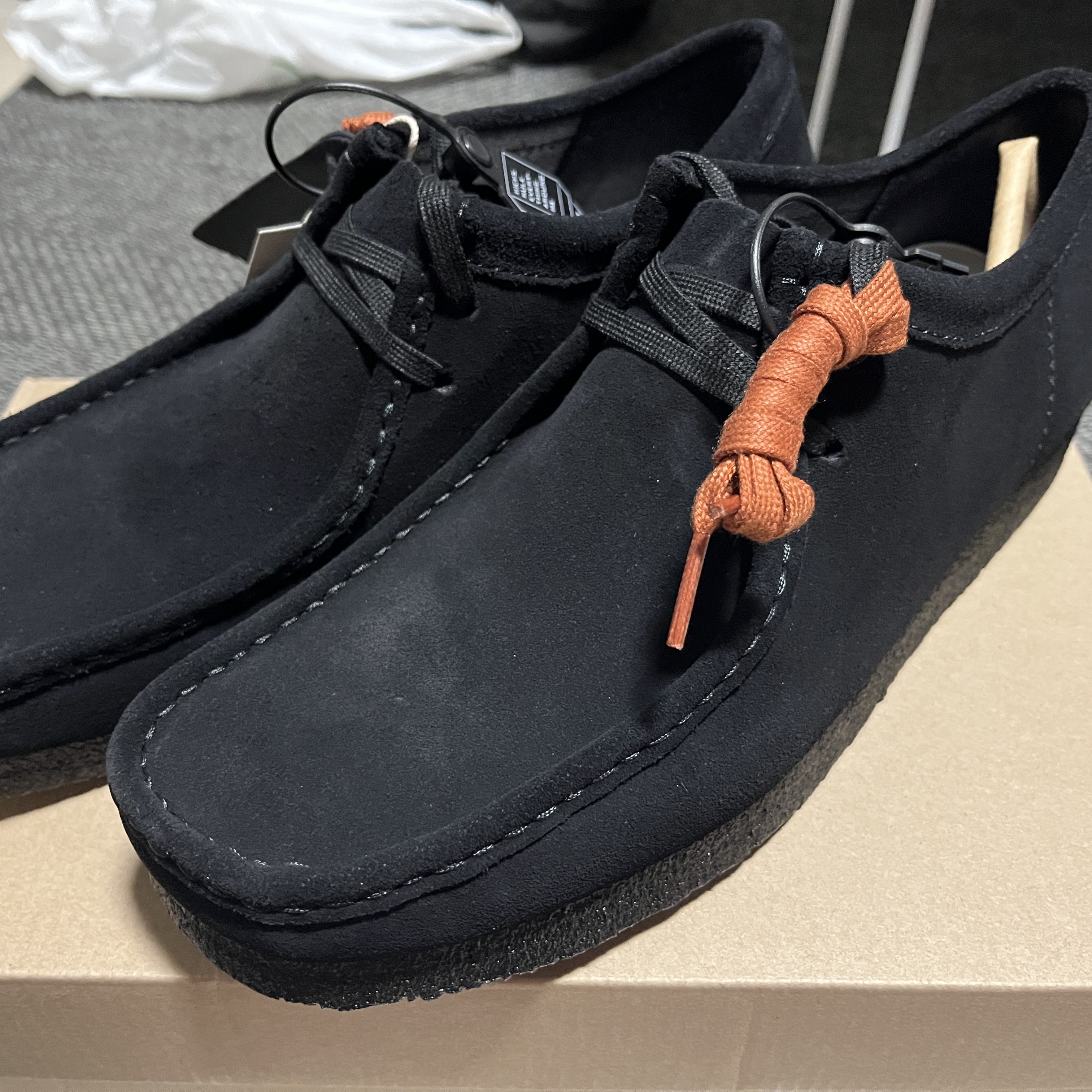 Clarks Wallabee Black Suede 착용 스타일