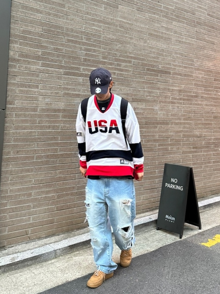 Supreme Glazed Athletic S/S Top Black - 23FW, New Era x MoMA New York Yankees Cap Navy 착용 스타일 - 2