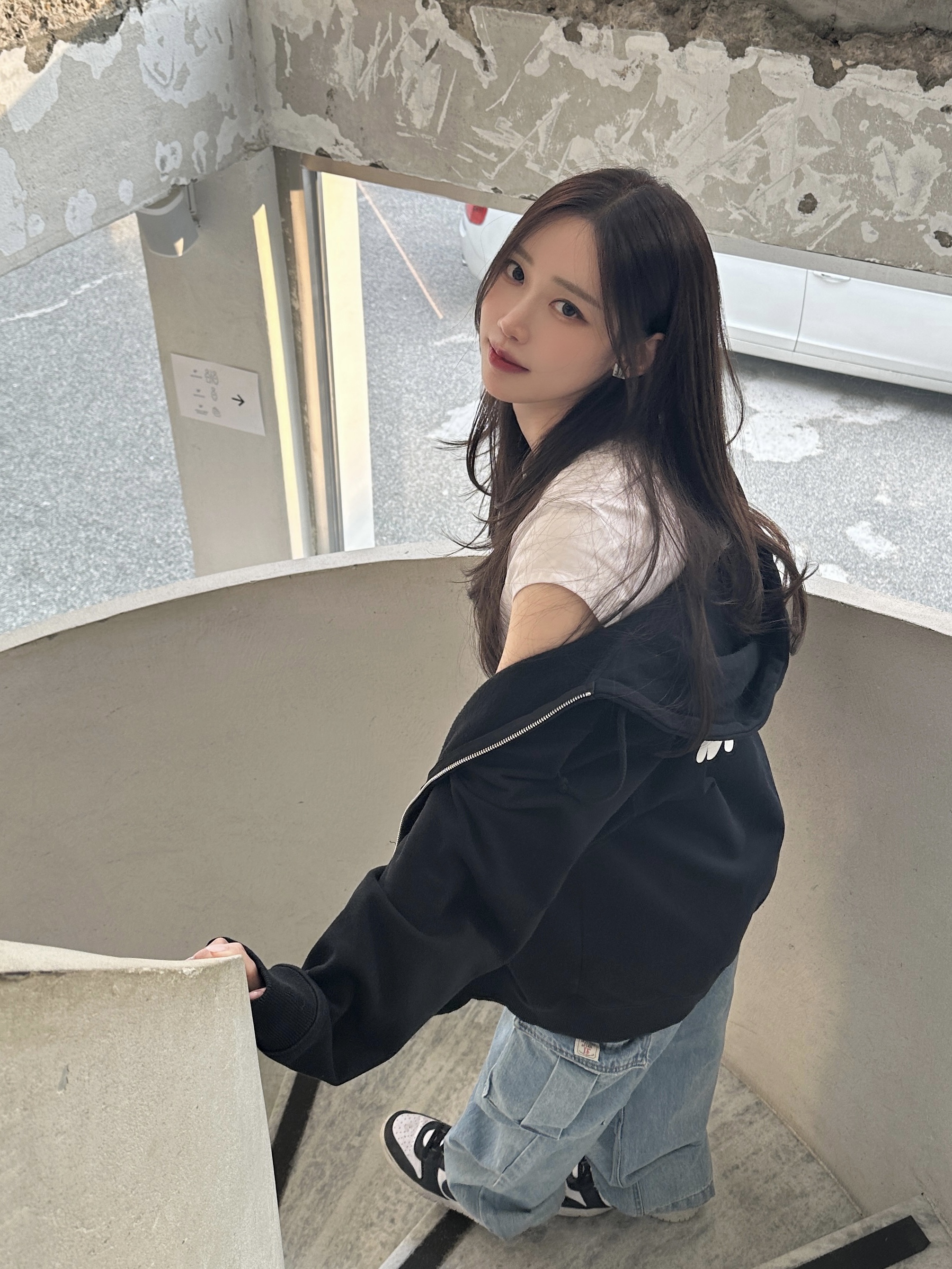 (W) Diesel T-Angie Peekaboo Logo T-Shirt White, Stussy Basic Stussy Zip Hoodie Black 2023 착용 스타일 - 2