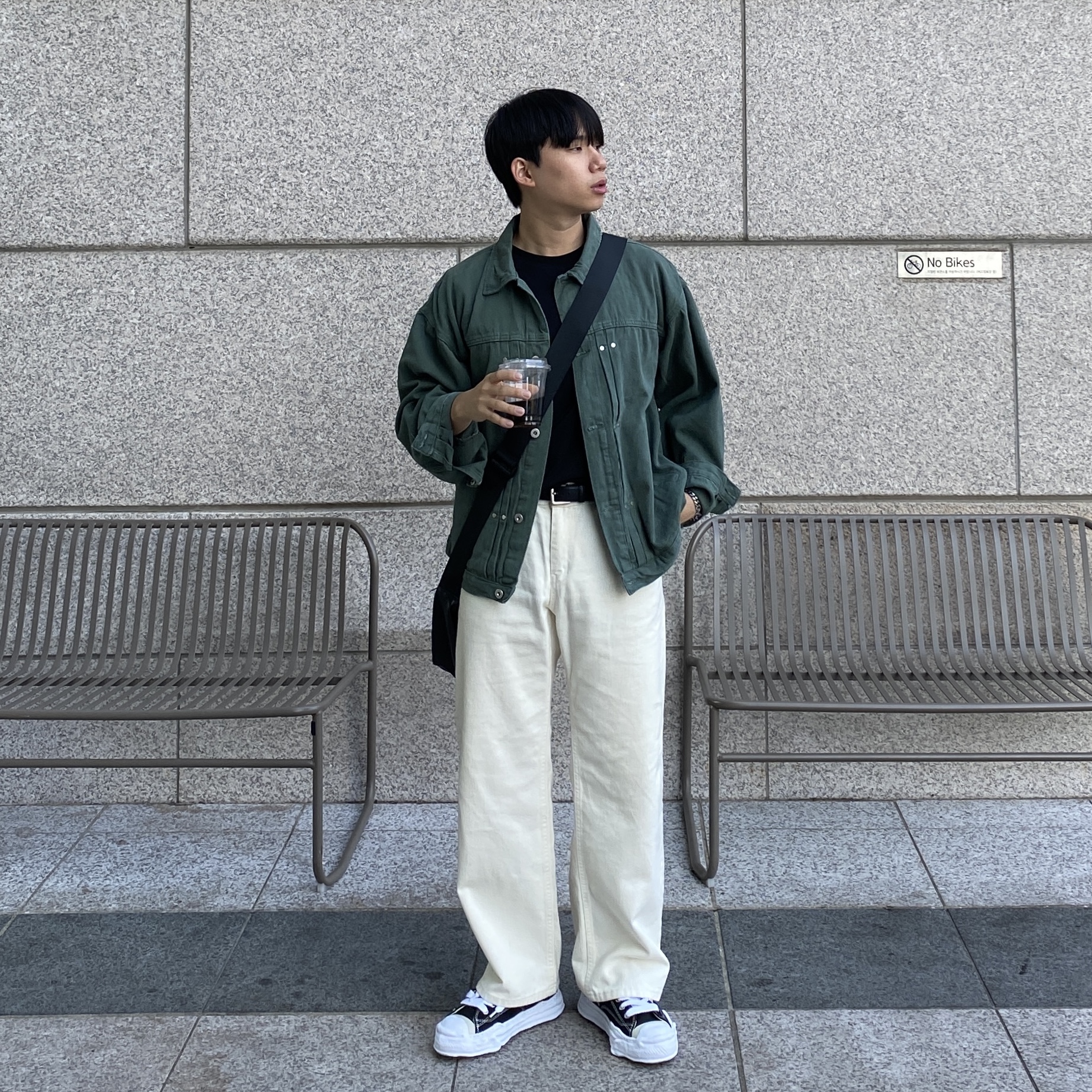 Maison Mihara Yasuhiro Hank OG Sole Canvas Low-top Sneakers Black, Maison Mihara Yasuhiro Blakey OG Sole Canvas Low-top Sneakers Black White 착용 스타일 - 1