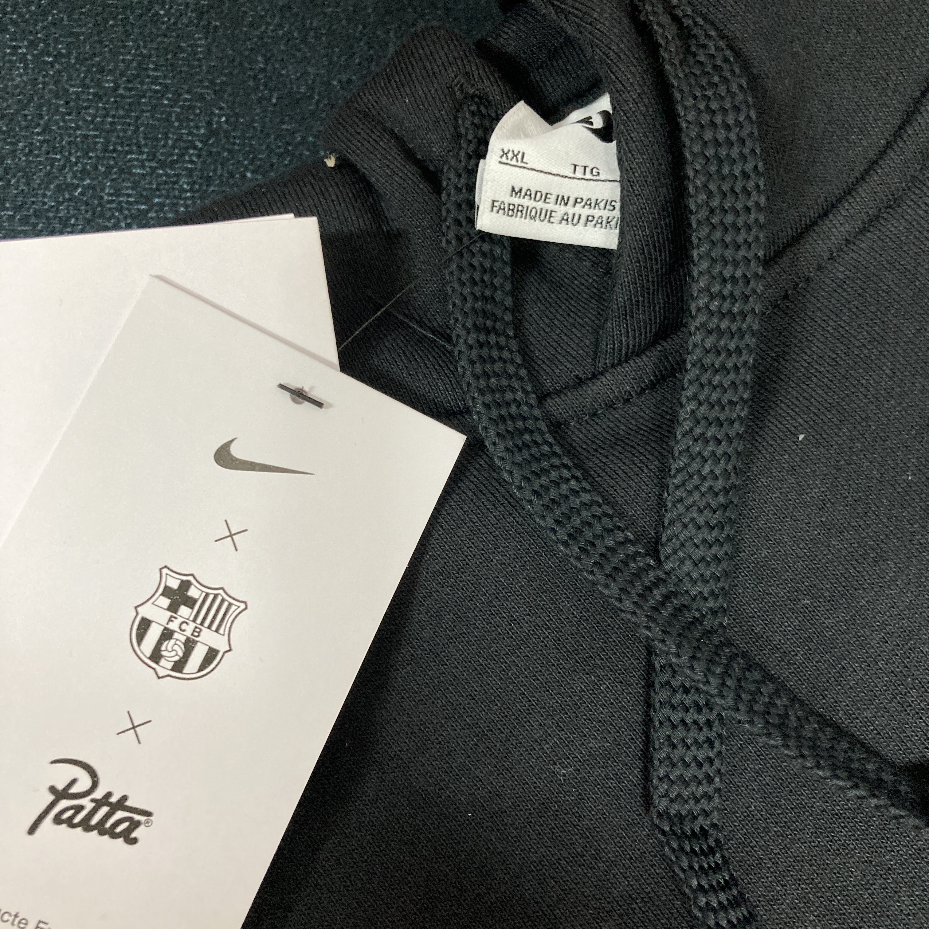 Nike x Patta x FC Barcelona Solo Swoosh Hoodie Culers del Món (FD4147-010) 착용 스타일 - 1