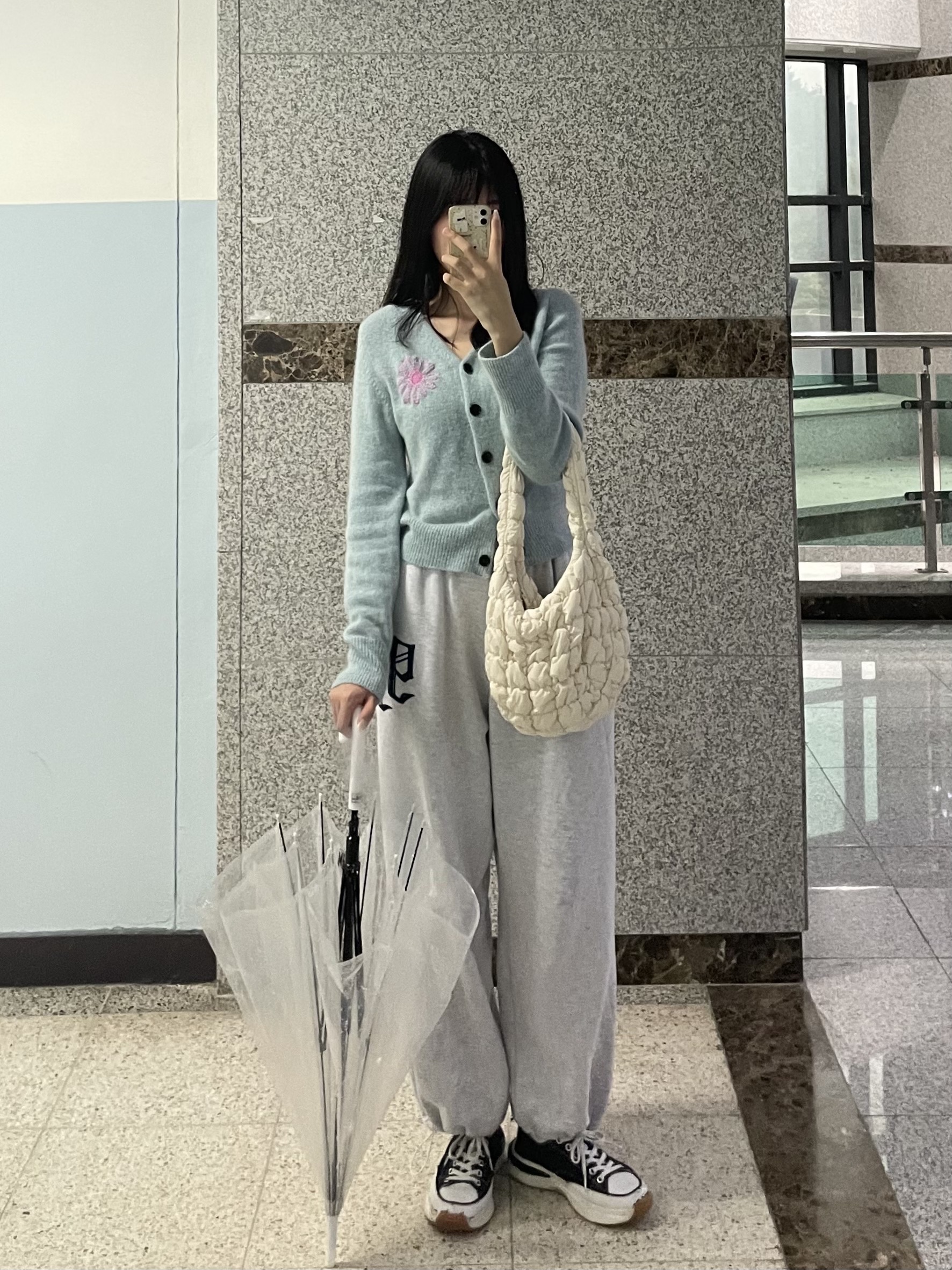 COS Quilted Mini Bag Cream 착용 스타일 - 2