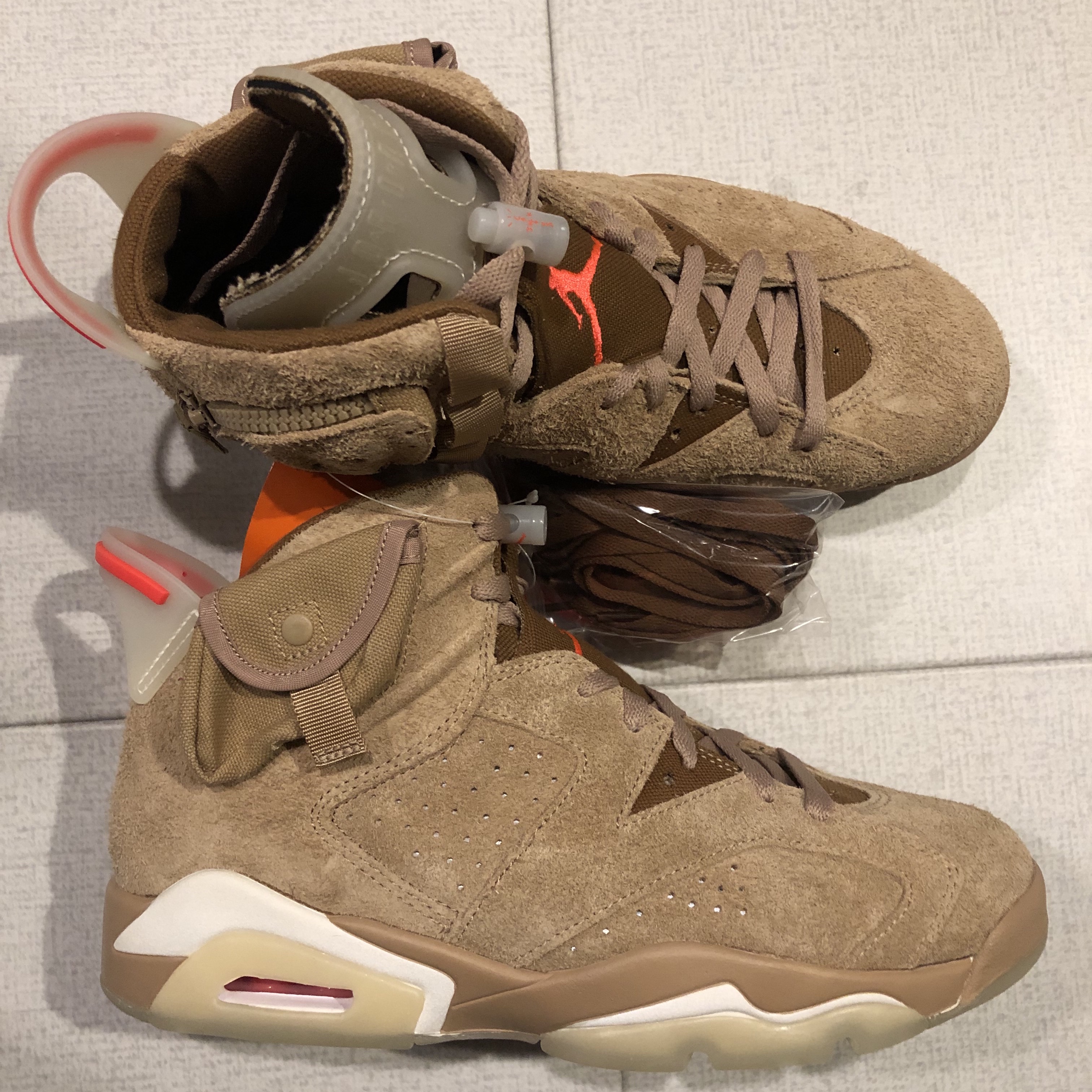 Jordan 6 x Travis Scott Retro SP British Khaki 착용 스타일