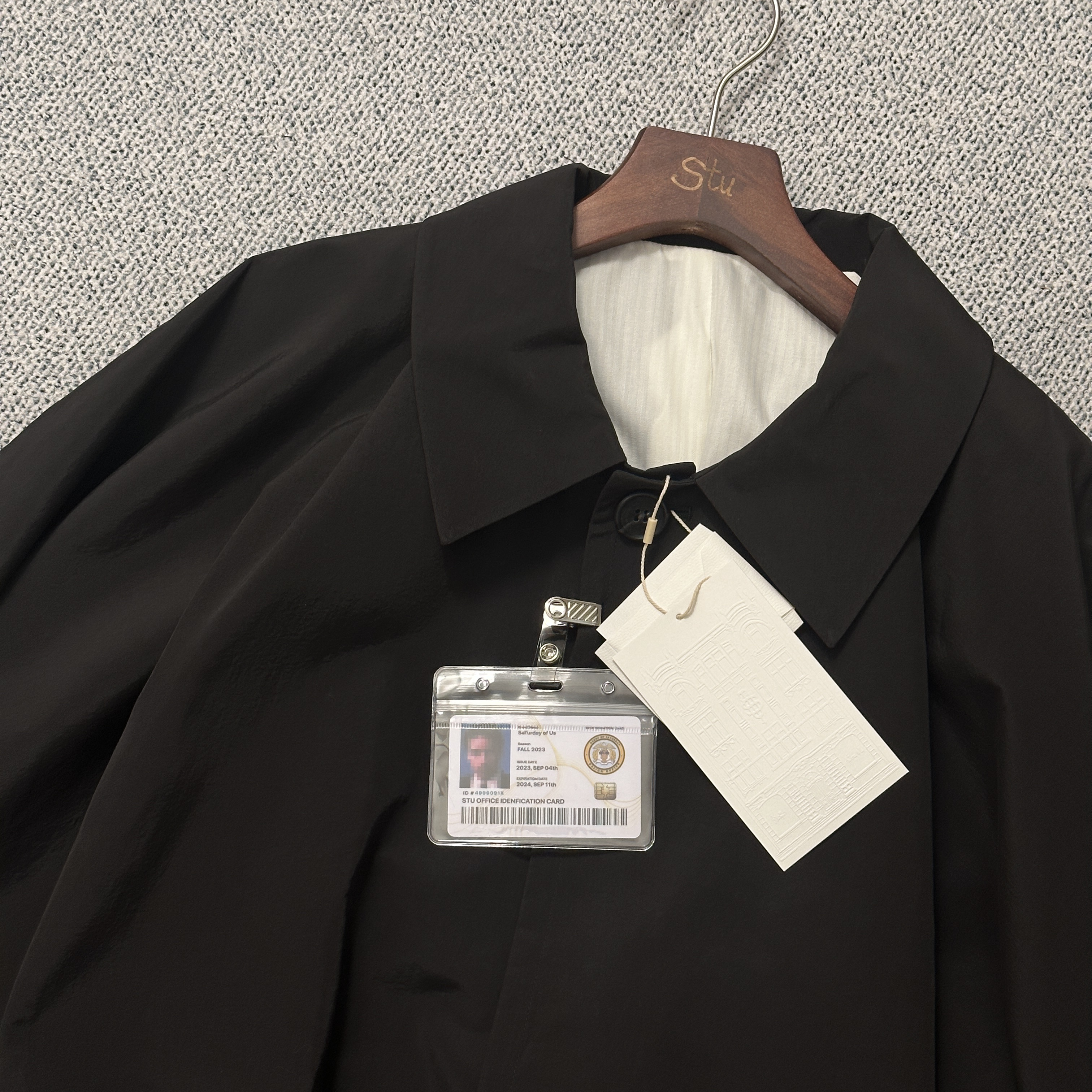 STU Hook Dolman Coat Black with Name Tag 착용 스타일 - 4
