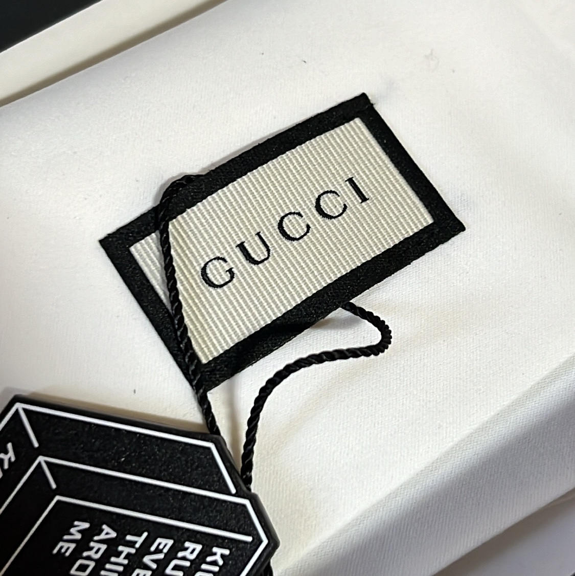 Gucci Micro GG Ssima Card Case Black 착용 스타일 - 1