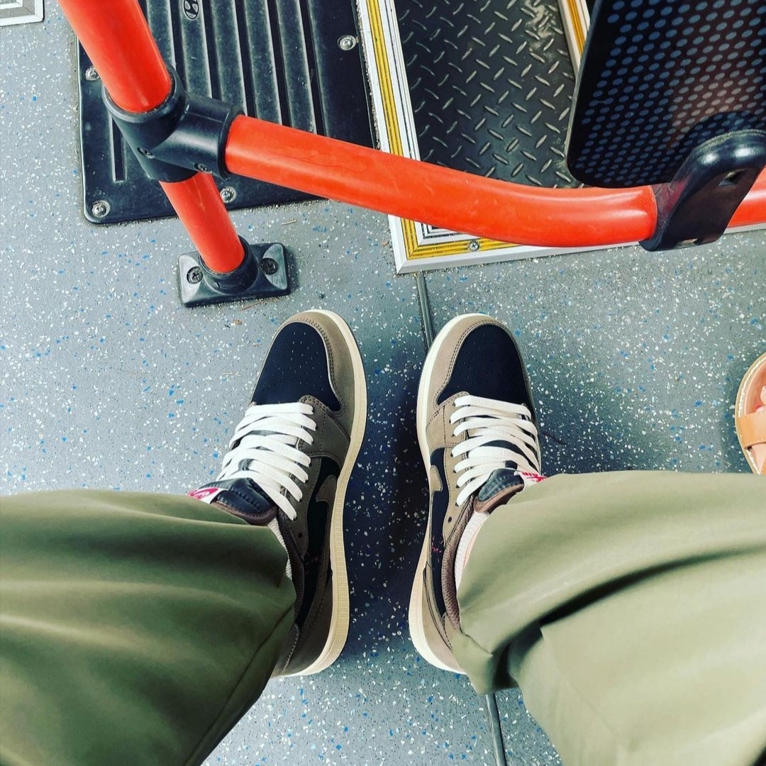 Jordan 1 x Travis Scott Retro Low OG SP Mocha 착용 스타일