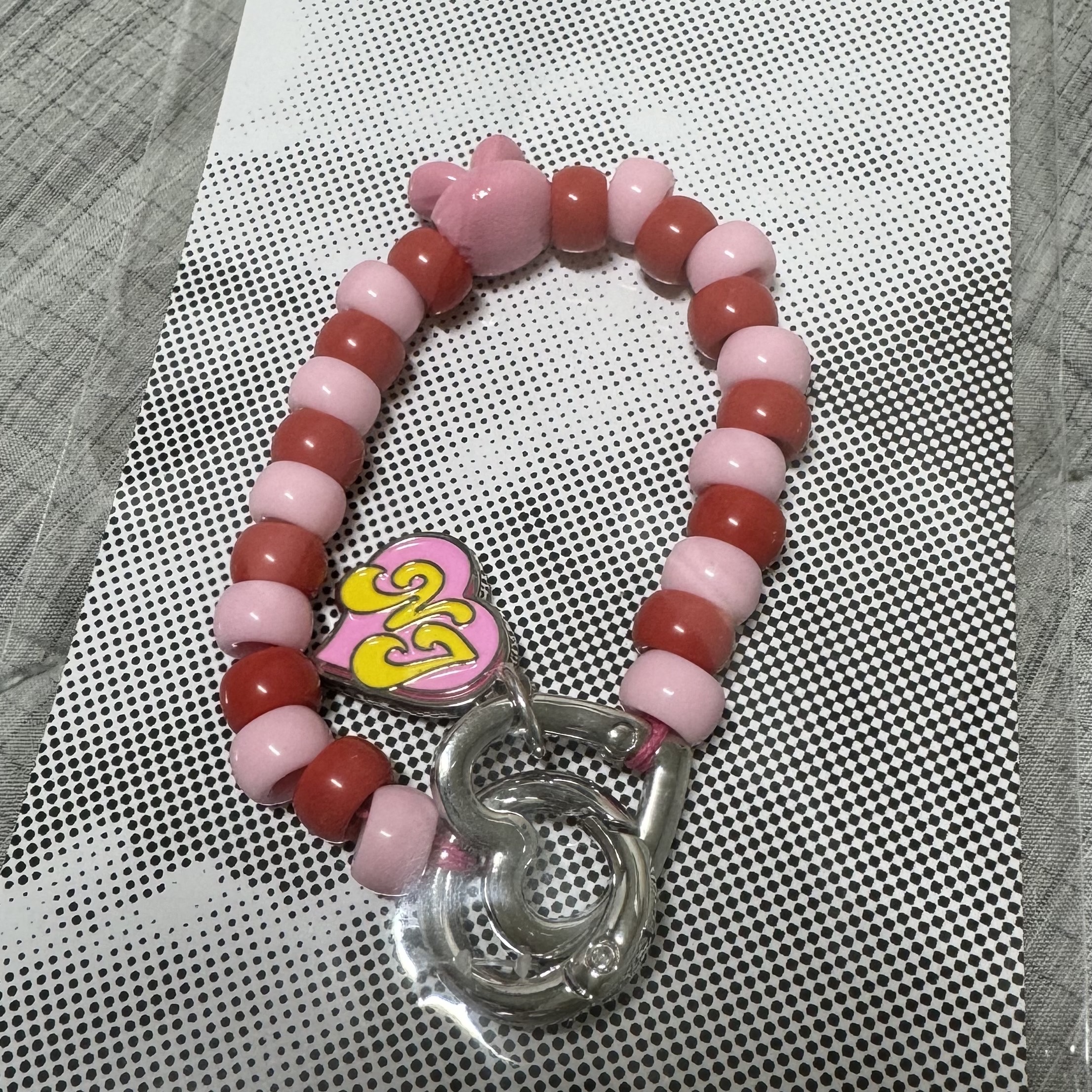 NewJeans Get Up Beads Keyring Red 착용 스타일