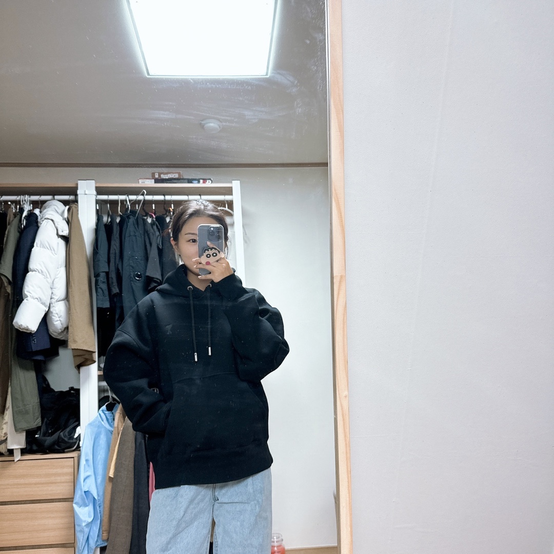AMI de Coeur Hoodie Black 착용 스타일 - 2