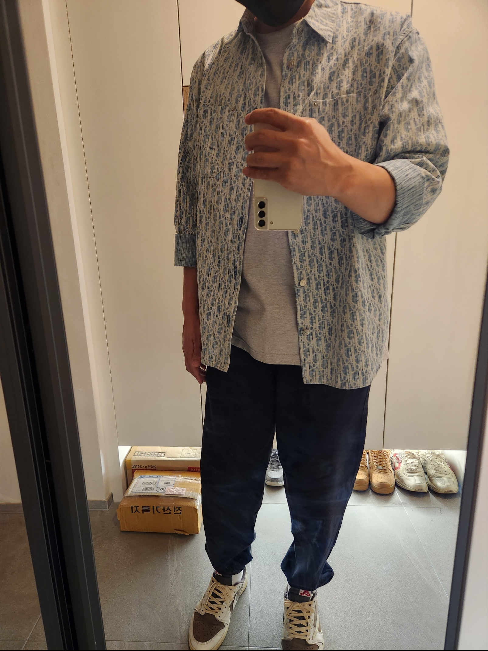Dior Overshirt Dior Oblique Kasuri Cotton Denim Blue White, Supreme x Nike ACG Denim 6-Panel Washed Blue - 22FW 착용 스타일 - 2