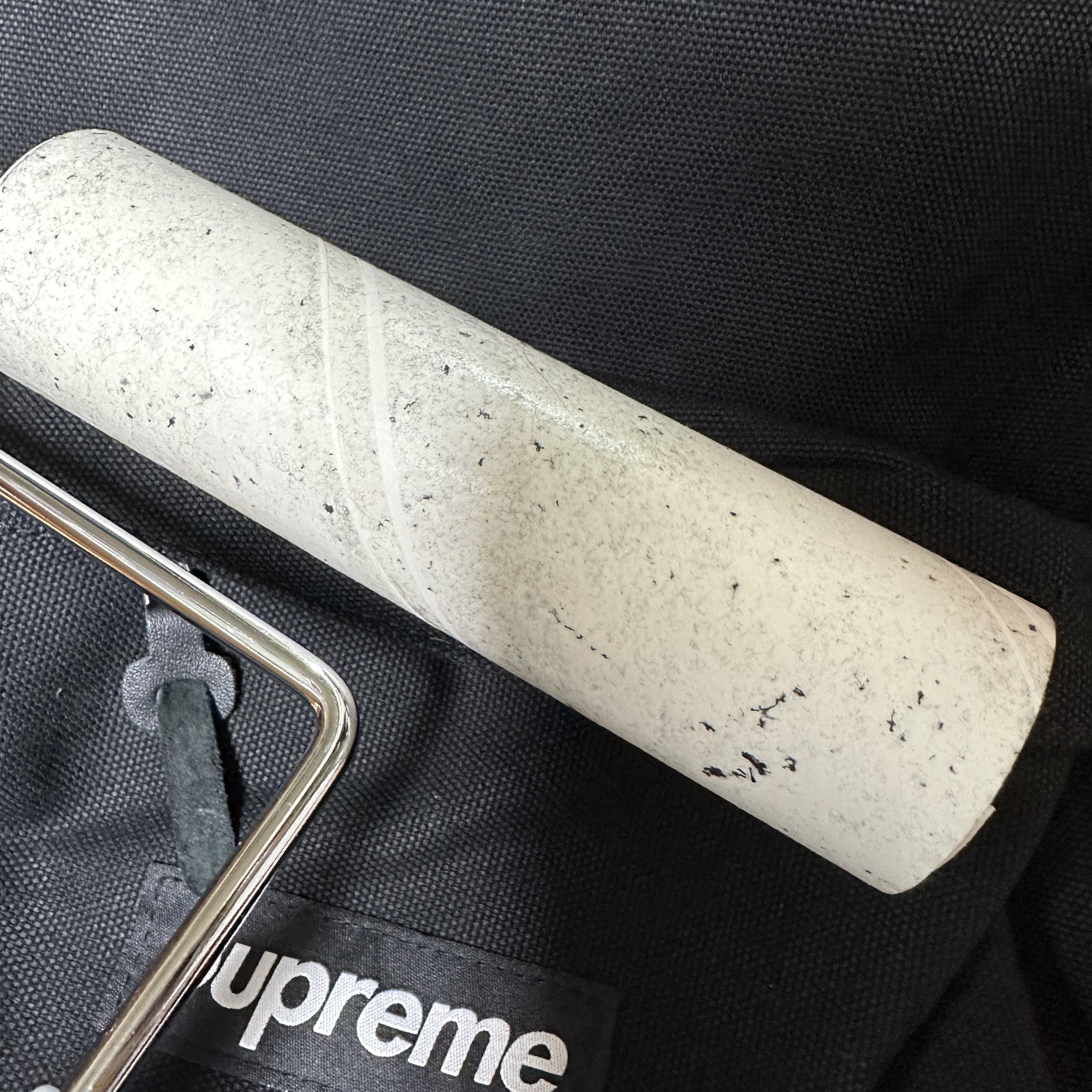 Supreme Canvas Backpack Black 착용 스타일 - 5