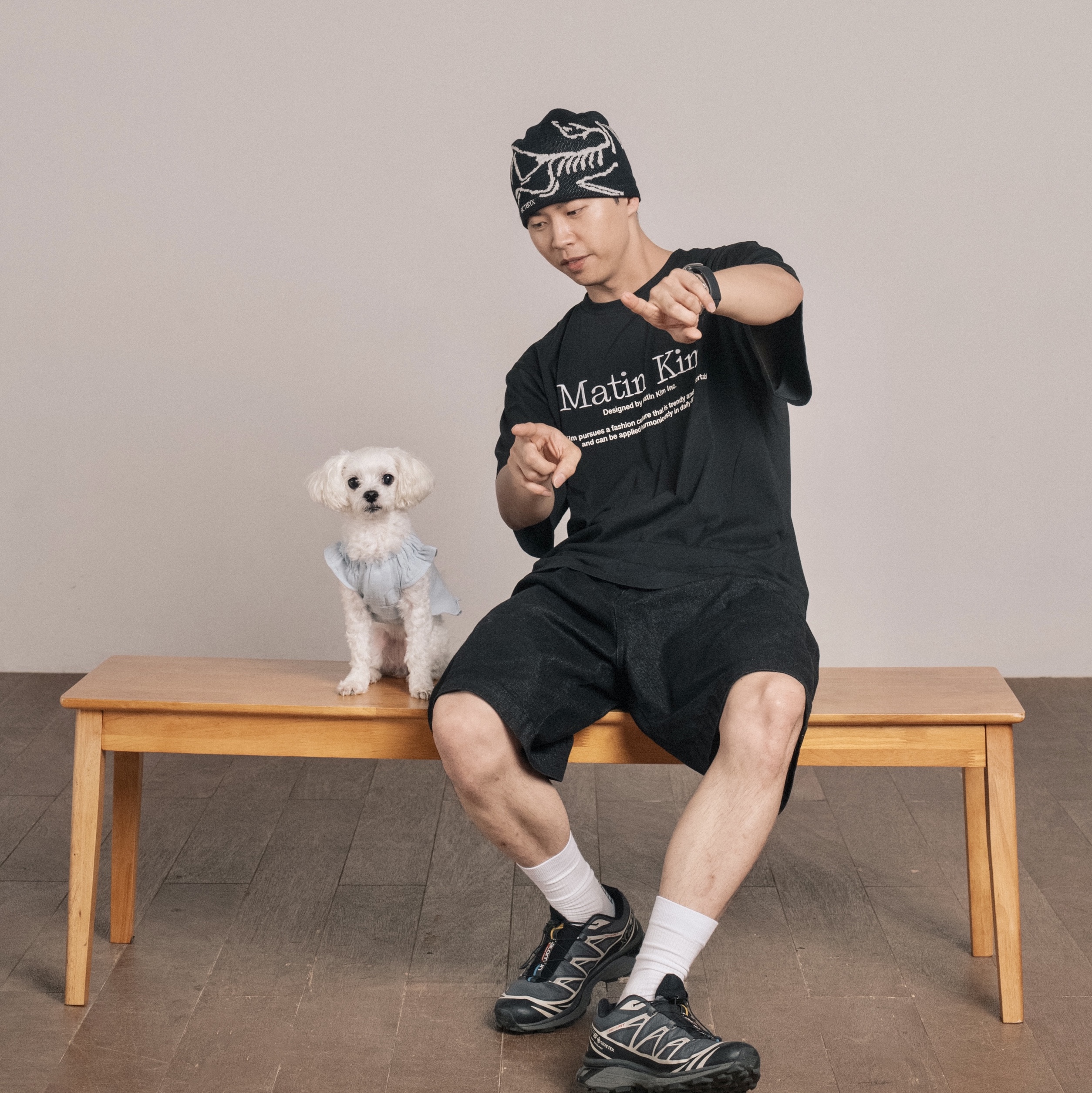 Arc'teryx Bird Head Toque Orca, Matin Kim Heritage Logo Top Black 착용 스타일